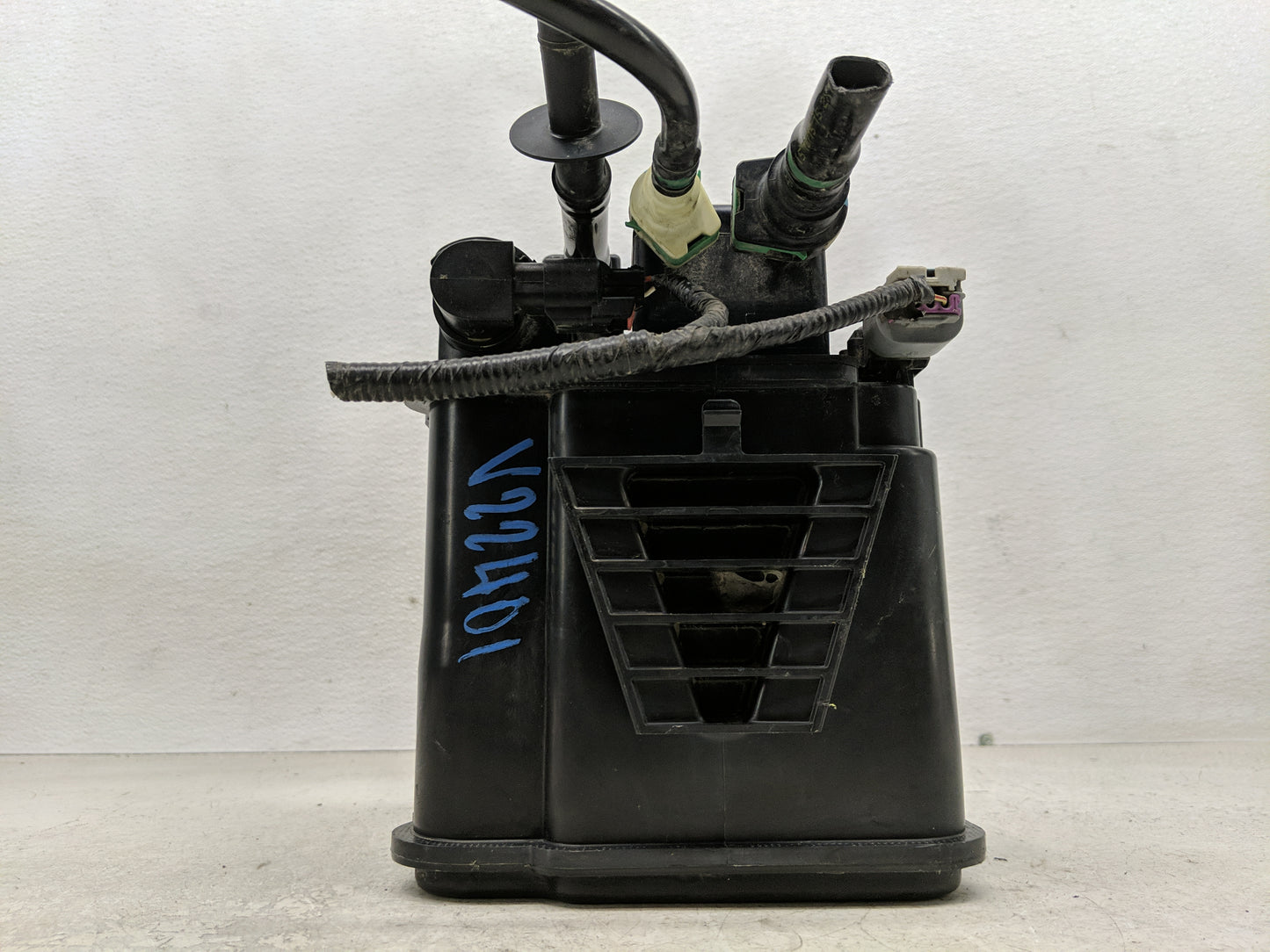 2015 Chevrolet Trax Fuel Vapor Charcoal Canister 1357681 - Oemusedautoparts1.com