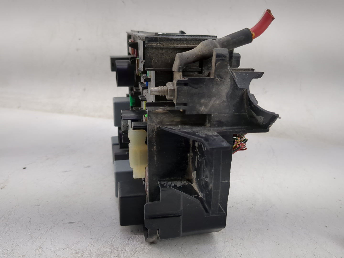 2013-2015 Chevrolet Trax Fusebox Fuse Box Panel Relay Module P/N:95181333 Fits Fits 2013 2014 2015 OEM Used Auto Parts - Oem
