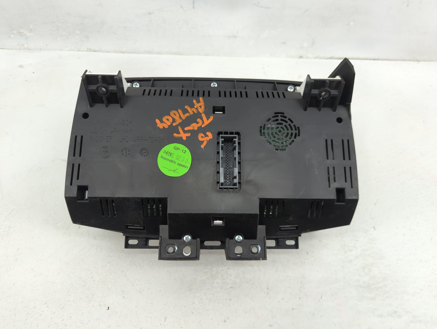 2015-2016 Chevrolet Trax Instrument Cluster Speedometer Gauges P/N:688437714 94532507 Fits Fits 2015 2016 OEM Used Auto Part