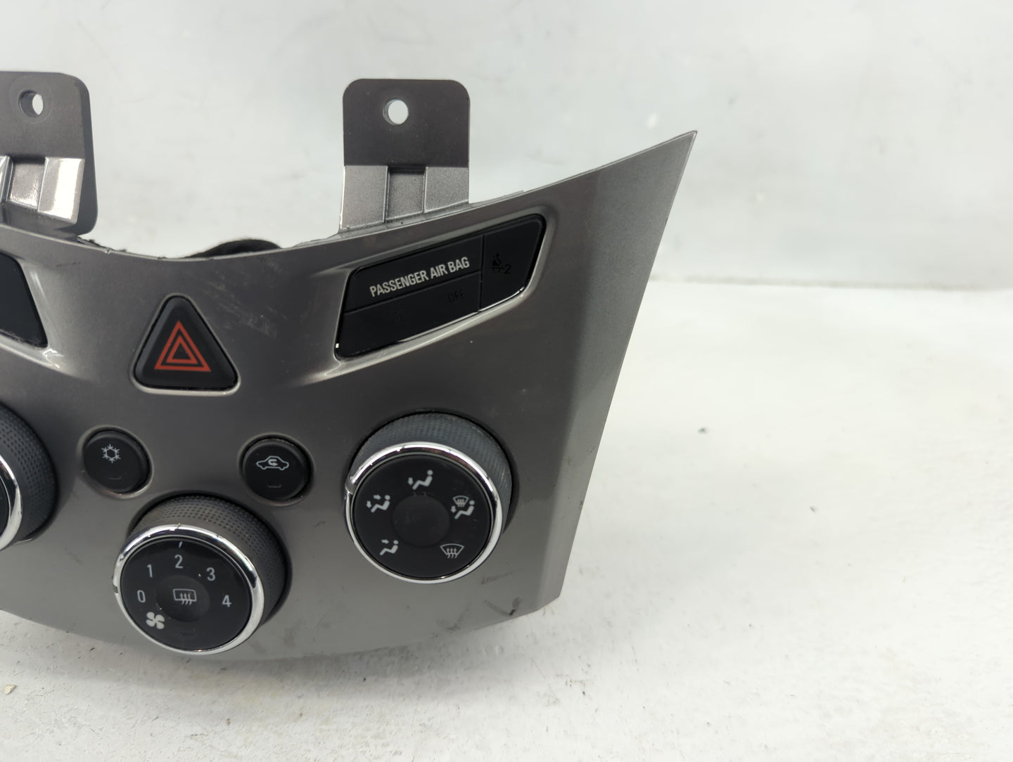 2015 Chevrolet Trax Climate Control Module Temperature AC/Heater Replacement P/N:545329302 94786520 Fits OEM Used Auto Parts
