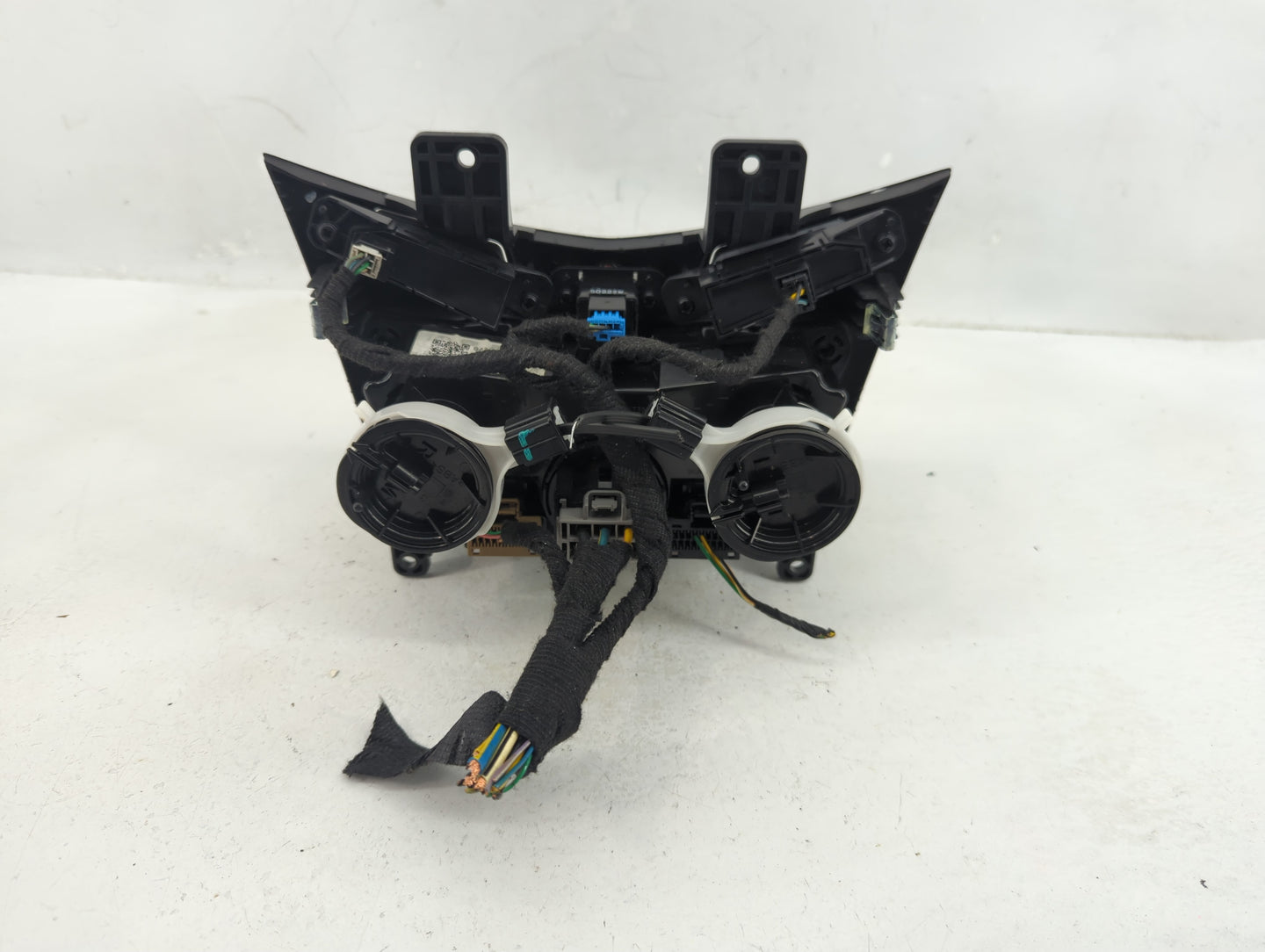 2015 Chevrolet Trax Climate Control Module Temperature AC/Heater Replacement P/N:545329302 94786520 Fits OEM Used Auto Parts