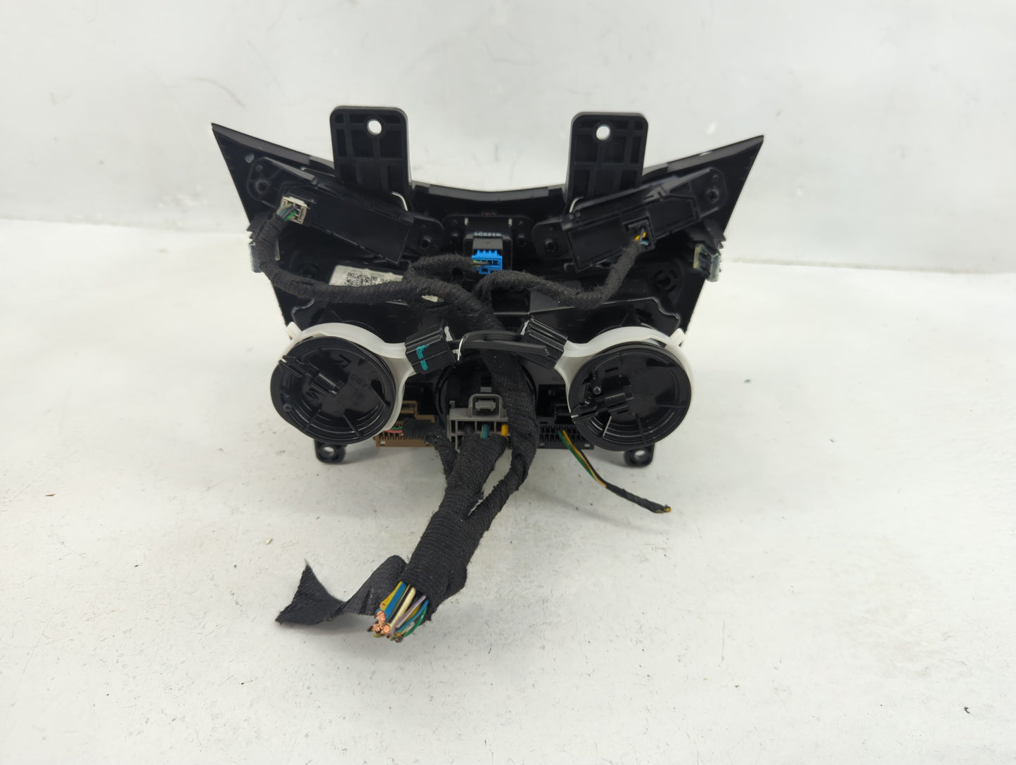 2015 Chevrolet Trax Climate Control Module Temperature AC/Heater Replacement P/N:545329302 94786520 Fits OEM Used Auto Parts