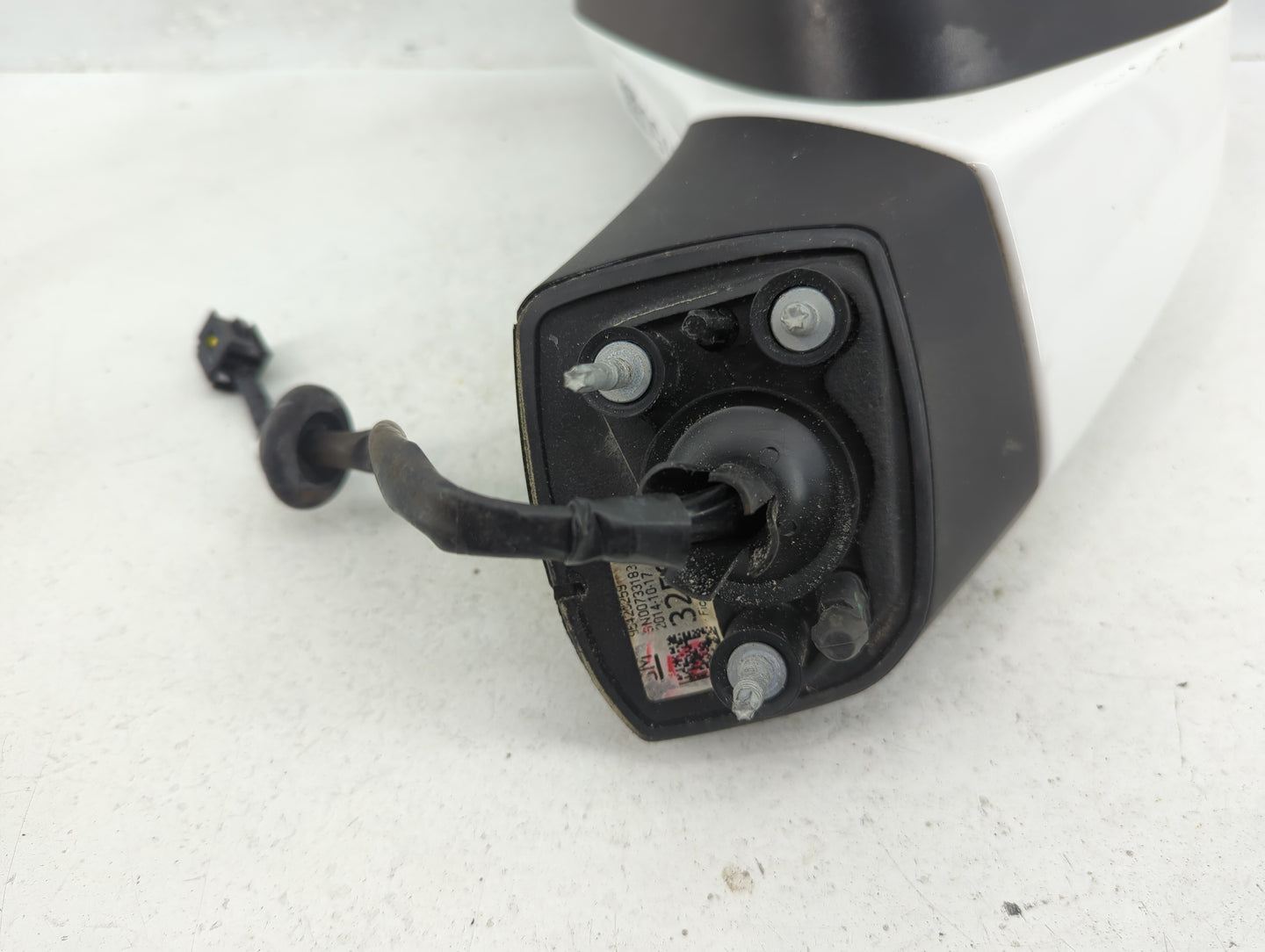 2015-2016 Chevrolet Trax Driver Side View Mirror - Left Door Mirror OEM Used - Oemusedautoparts1.com