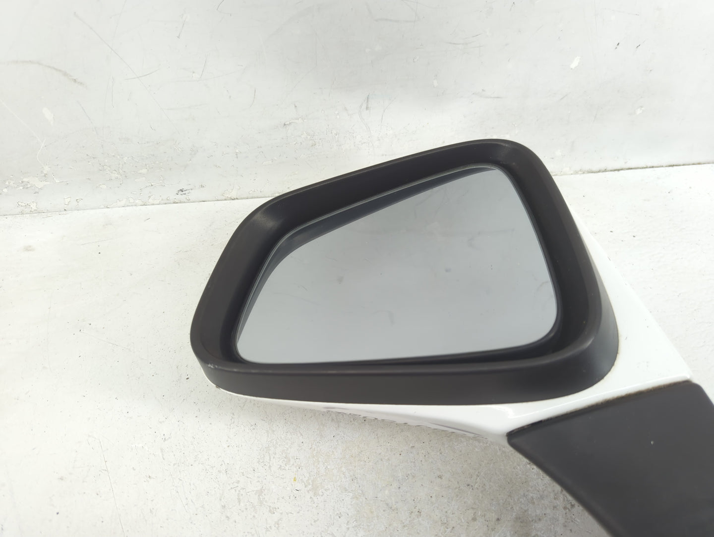 2015-2016 Chevrolet Trax Driver Side View Mirror - Left Door Mirror OEM Used - Oemusedautoparts1.com
