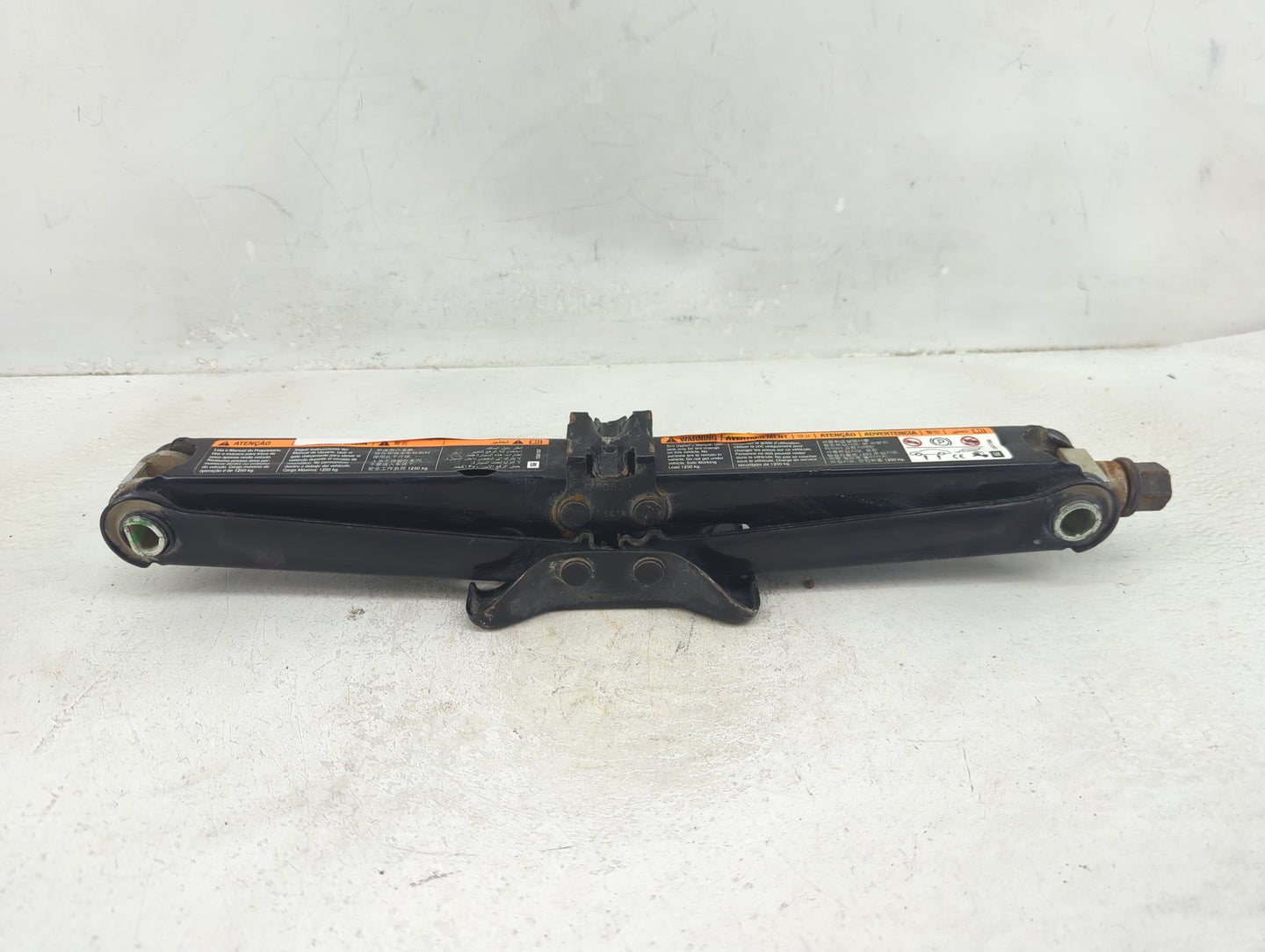 2015 Chevrolet Trax Spare Scissor Car Jack - Oemusedautoparts1.com