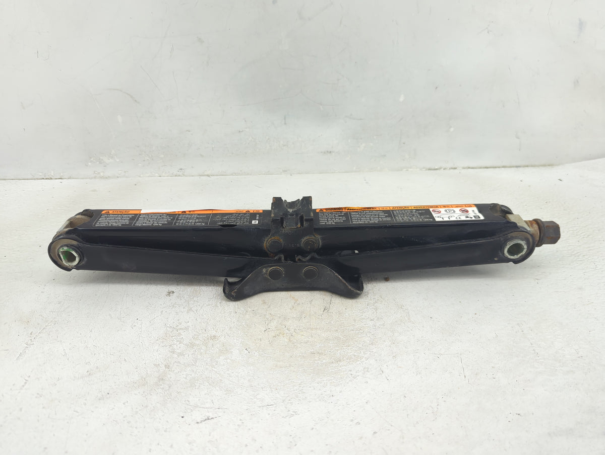 2015 Chevrolet Trax Spare Scissor Car Jack 1390165 - Oemusedautoparts1.com