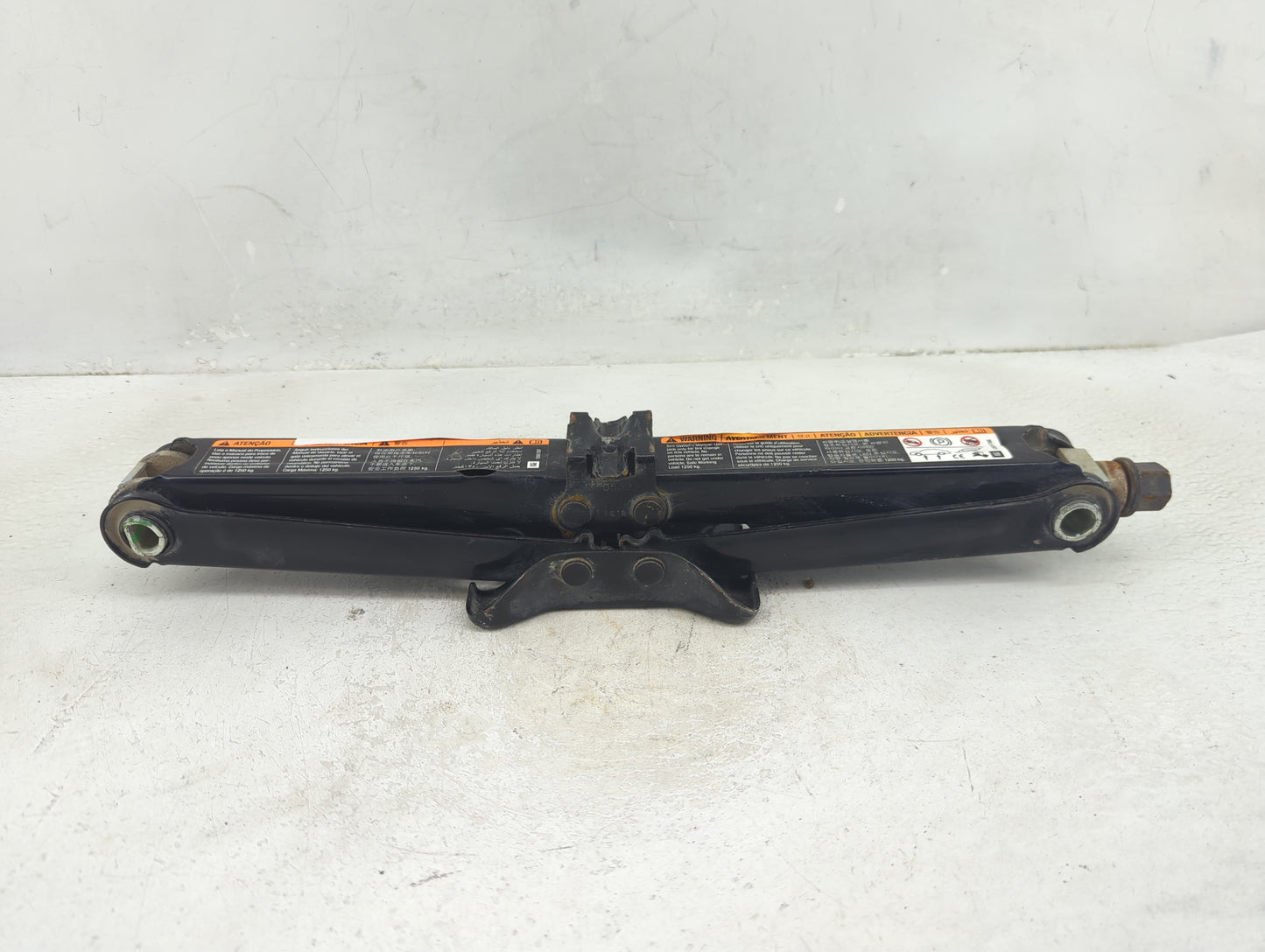 2015 Chevrolet Trax Spare Scissor Car Jack 1390165 - Oemusedautoparts1.com