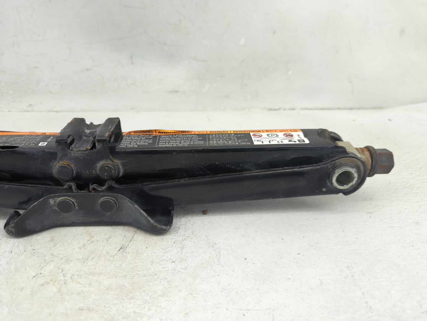 2015 Chevrolet Trax Spare Scissor Car Jack 1390165 - Oemusedautoparts1.com