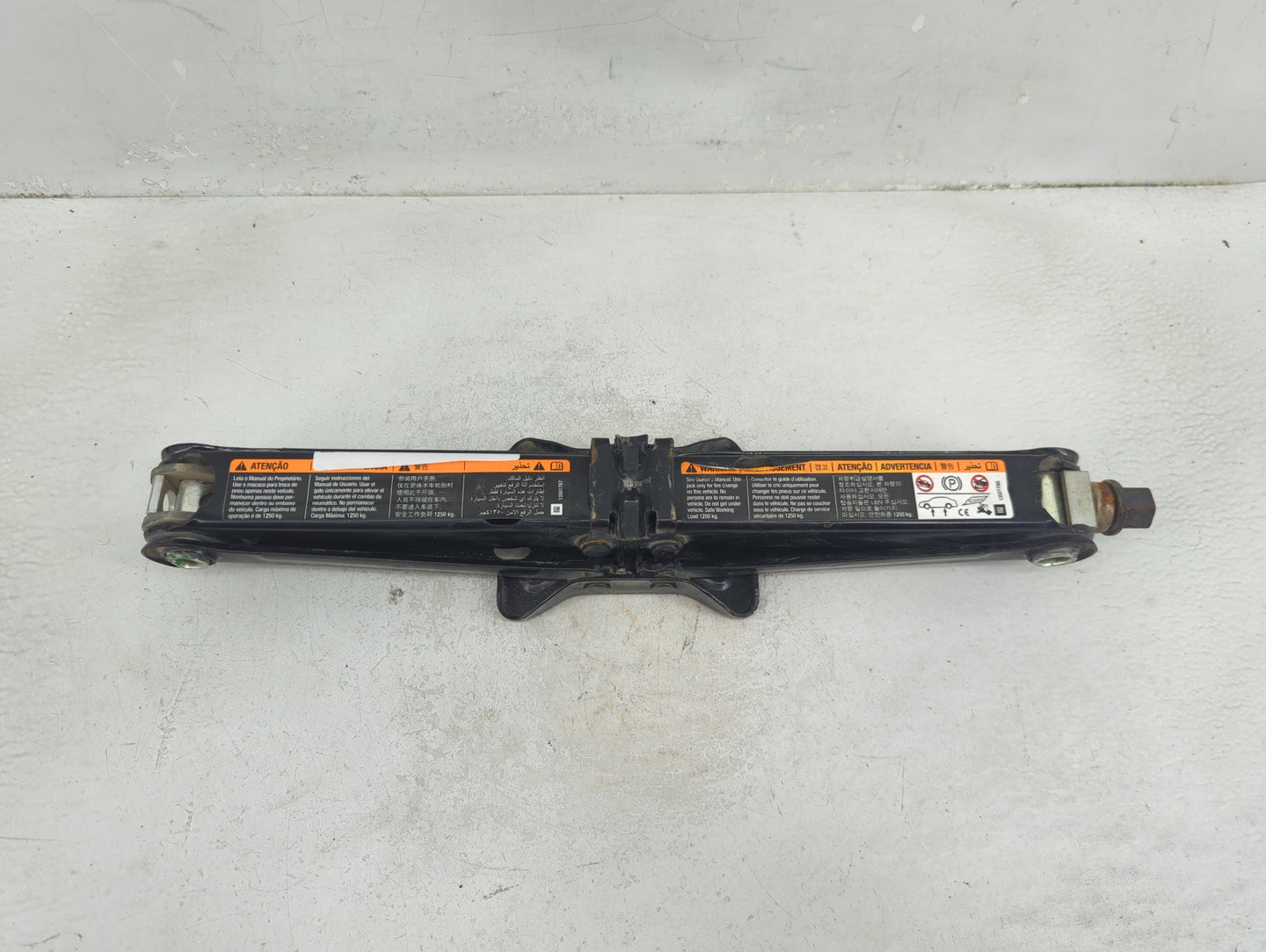 2015 Chevrolet Trax Spare Scissor Car Jack 1390165 - Oemusedautoparts1.com
