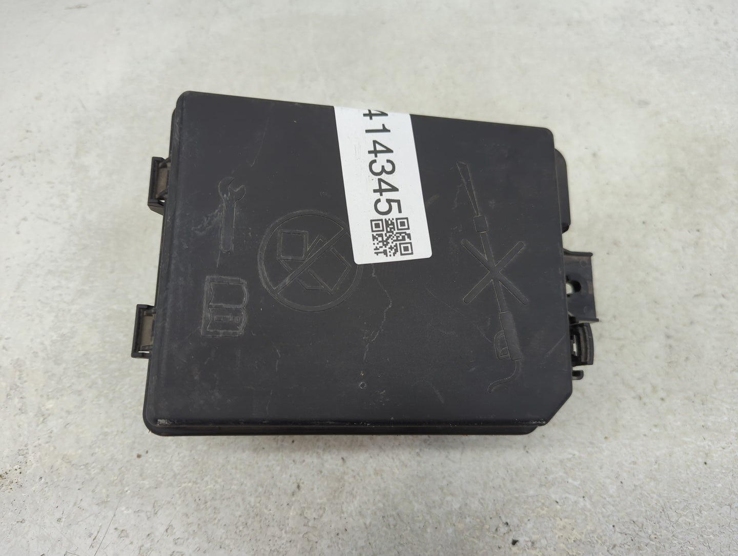 2013-2015 Chevrolet Trax Fusebox Fuse Box Panel Relay Module P/N:95131339 95181333 Fits Fits 2013 2014 2015 OEM Used Auto Pa