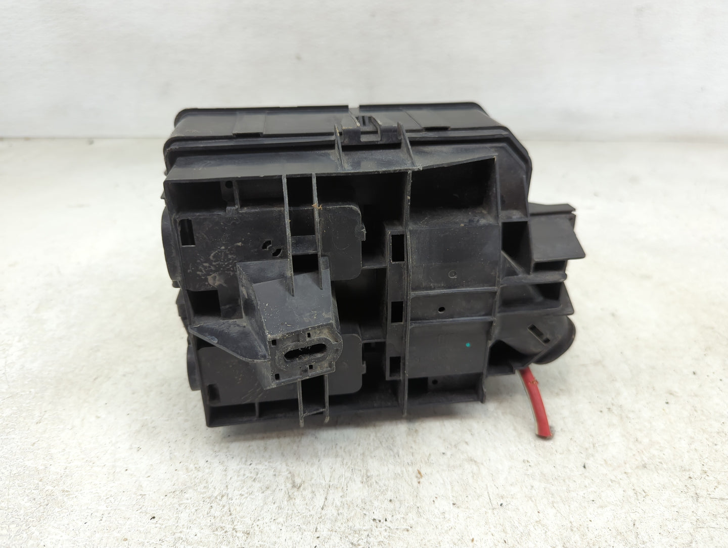 2013-2015 Chevrolet Trax Fusebox Fuse Box Panel Relay Module P/N:95131339 95181333 Fits Fits 2013 2014 2015 OEM Used Auto Pa