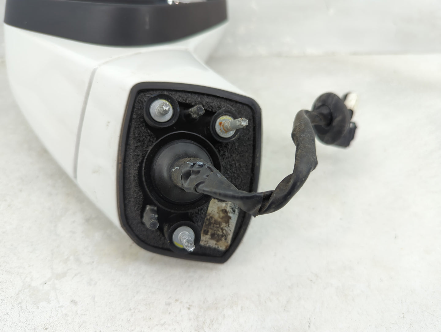 2015-2016 Chevrolet Trax Driver Left Side View Power Door Mirror White - Oemusedautoparts1.com