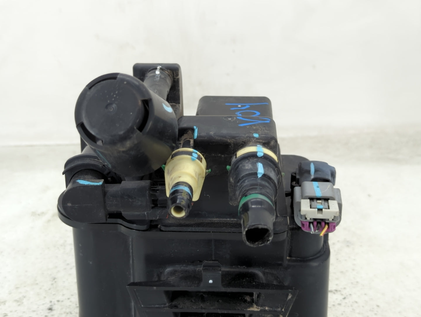 2015 Chevrolet Trax Fuel Vapor Charcoal Canister 1432203 - Oemusedautoparts1.com