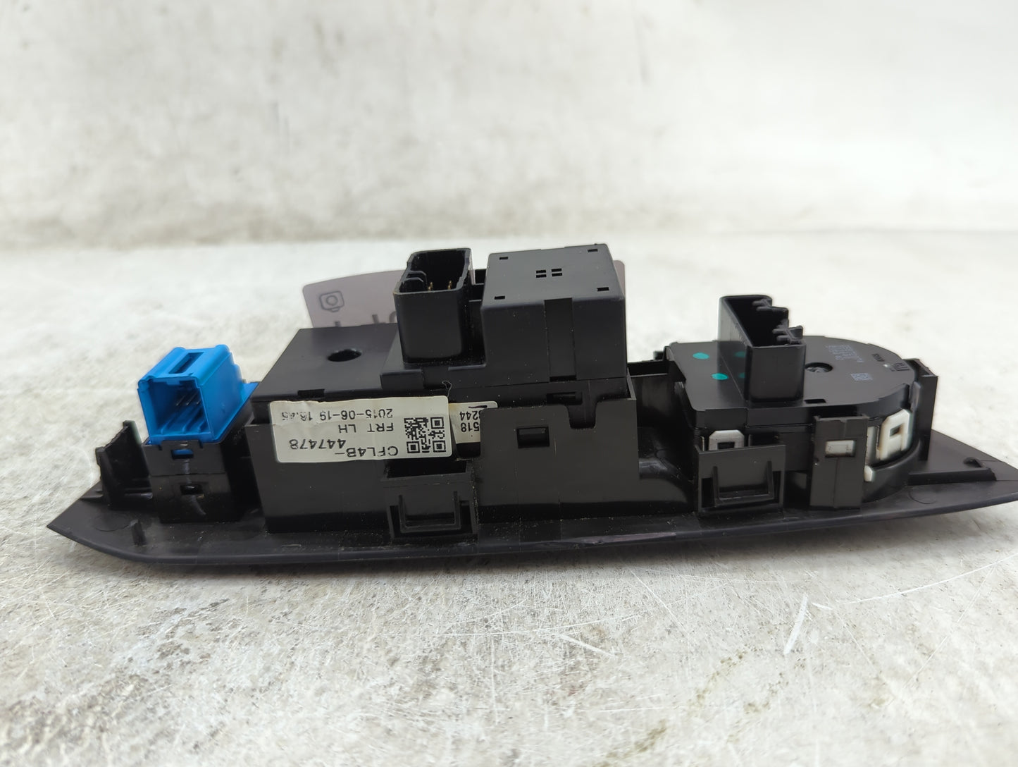 2015 Chevrolet Trax Master Power Window Switch Replacement Driver Side Left P/N:25972074 CFLAB-447478 Fits OEM Used Auto Par