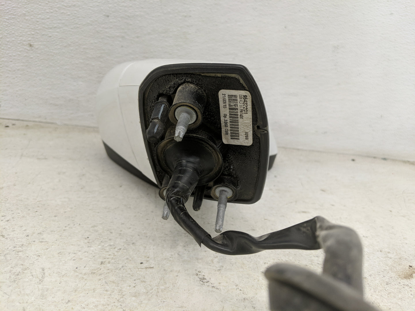 2015-2016 Chevrolet Trax Driver Side View Mirror - Left Door Mirror OEM Used - Oemusedautoparts1.com