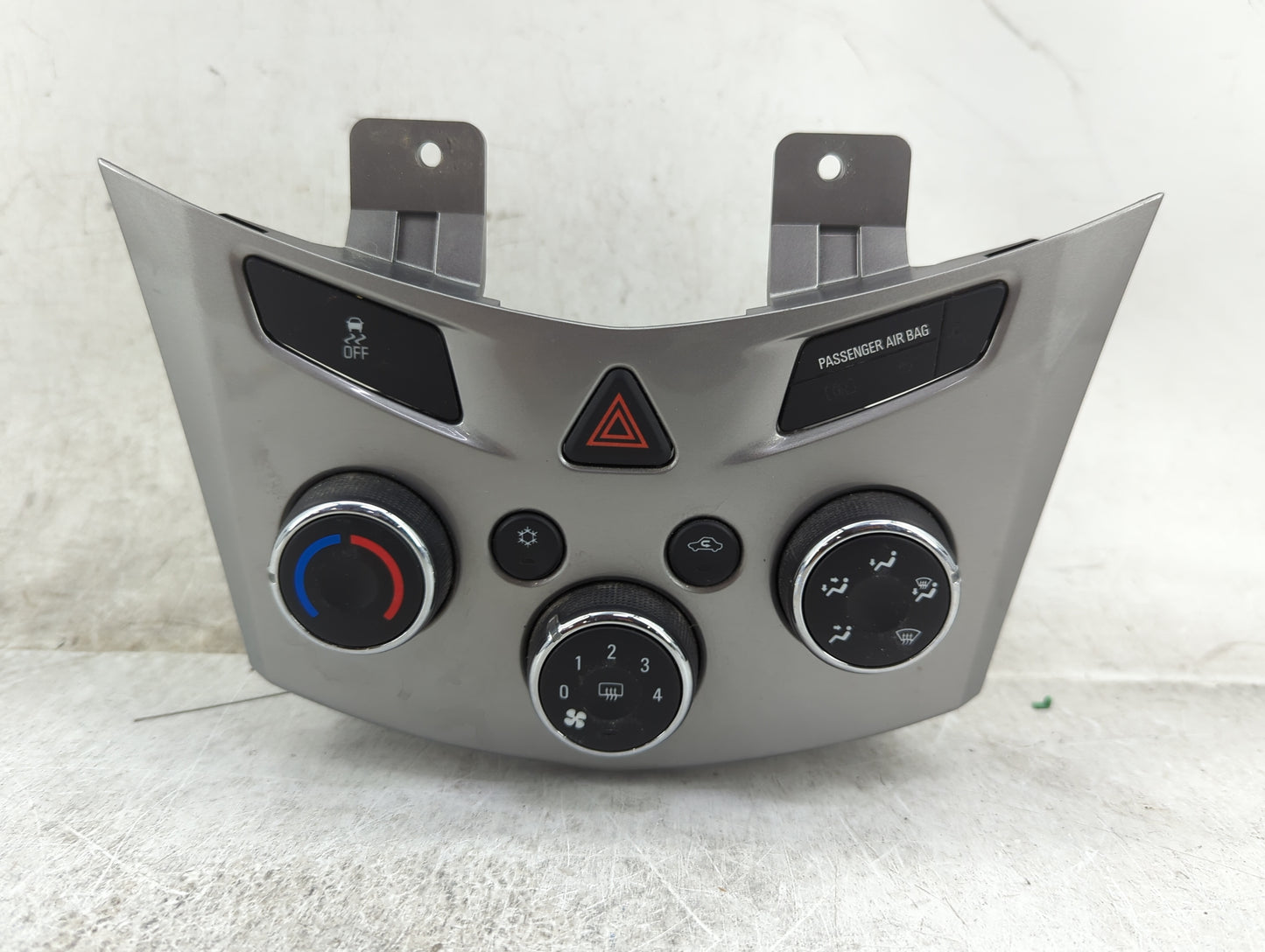 2015 Chevrolet Trax Climate Control Module Temperature AC/Heater Replacement P/N:94786520 3239800000000X, 545329302 Fits OEM