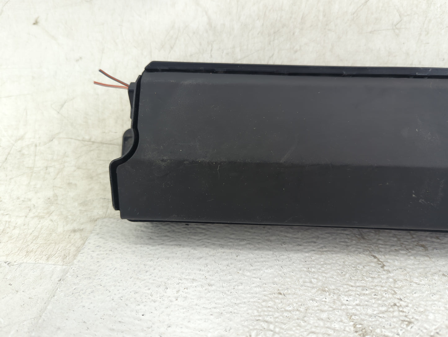 2015 Chevrolet Trax Air Bag Passenger Right Knee OEM P/N:95259945 62474143D0, 813016342 Fits OEM Used Auto Parts - Oemusedau