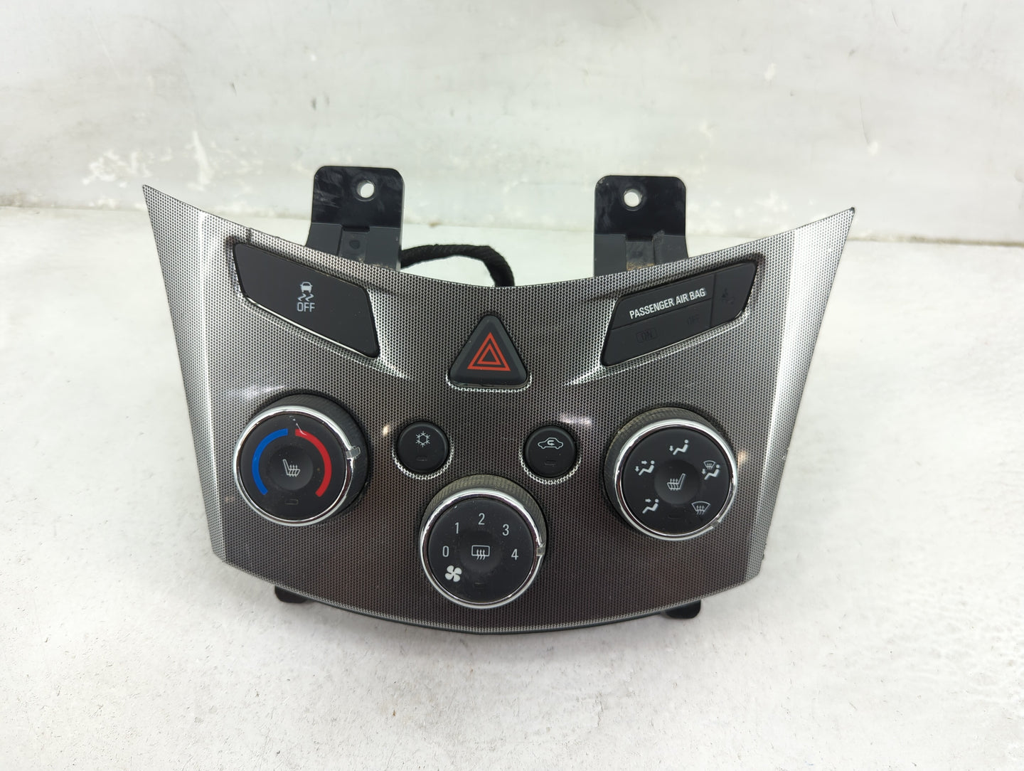 2015 Chevrolet Trax Climate Control Module Temperature AC/Heater Replacement P/N:40830W Fits OEM Used Auto Parts - Oemusedau