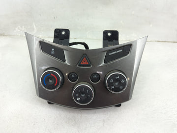 2015 Chevrolet Trax Climate Control Module Temperature AC/Heater Replacement P/N:40830W Fits OEM Used Auto Parts - Oemusedau
