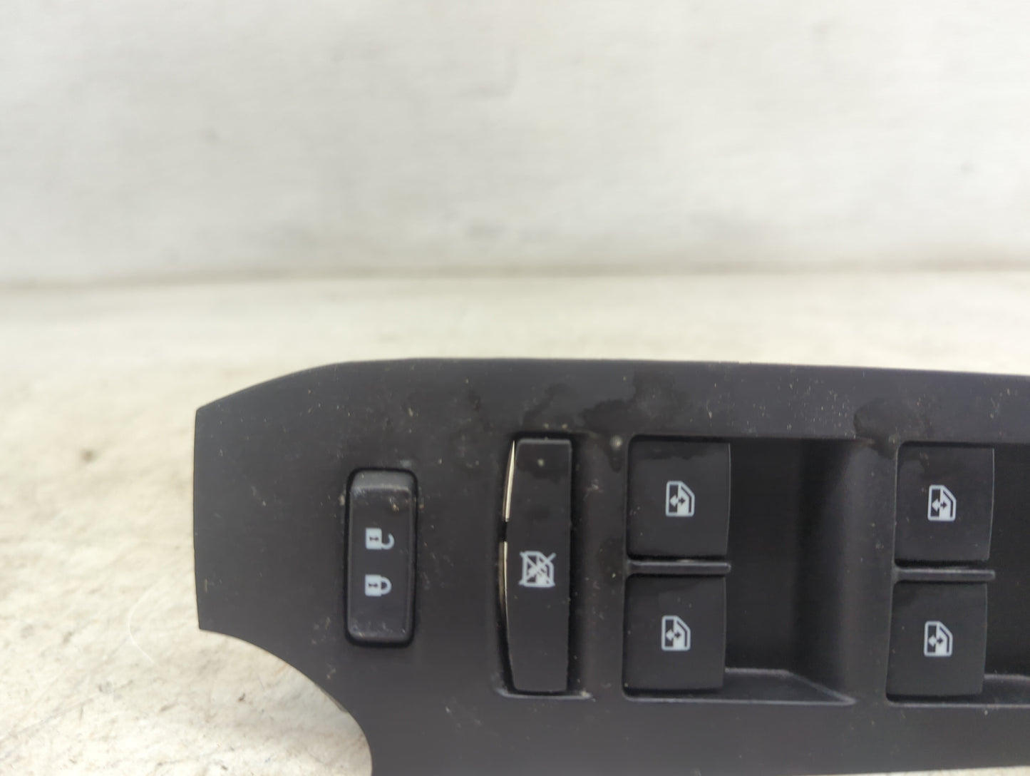 2015 Chevrolet Trax Master Power Window Switch Replacement Driver Side Left P/N:9518 8244 Fits OEM Used Auto Parts - Oemused