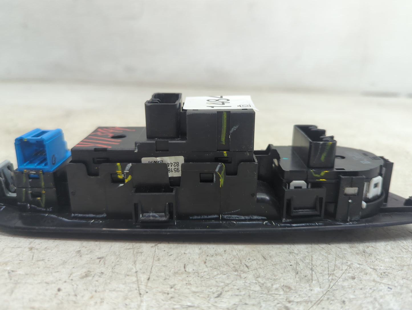 2015 Chevrolet Trax Master Power Window Switch Replacement Driver Side Left P/N:9518 8244 Fits OEM Used Auto Parts - Oemused
