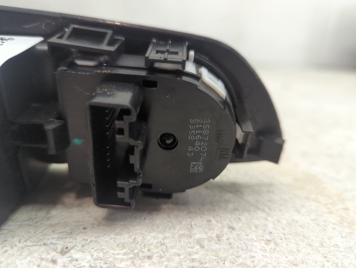 2015 Chevrolet Trax Master Power Window Switch Replacement Driver Side Left P/N:9518 8244 Fits OEM Used Auto Parts - Oemused