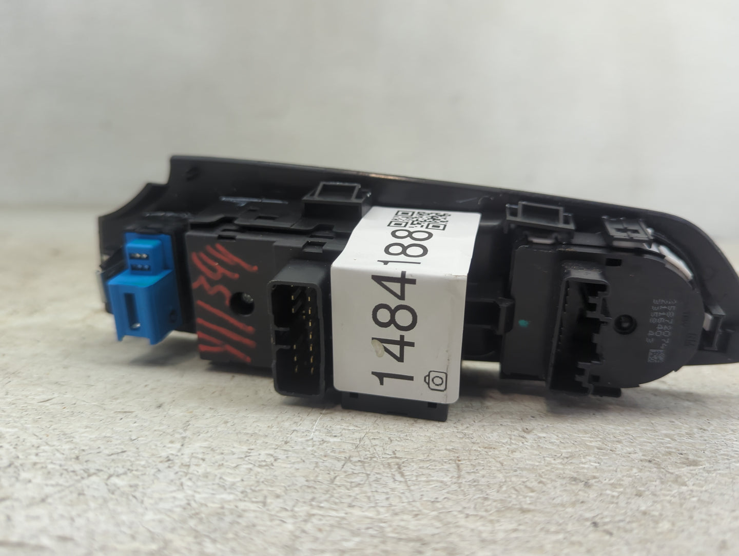 2015 Chevrolet Trax Master Power Window Switch Replacement Driver Side Left P/N:9518 8244 Fits OEM Used Auto Parts - Oemused