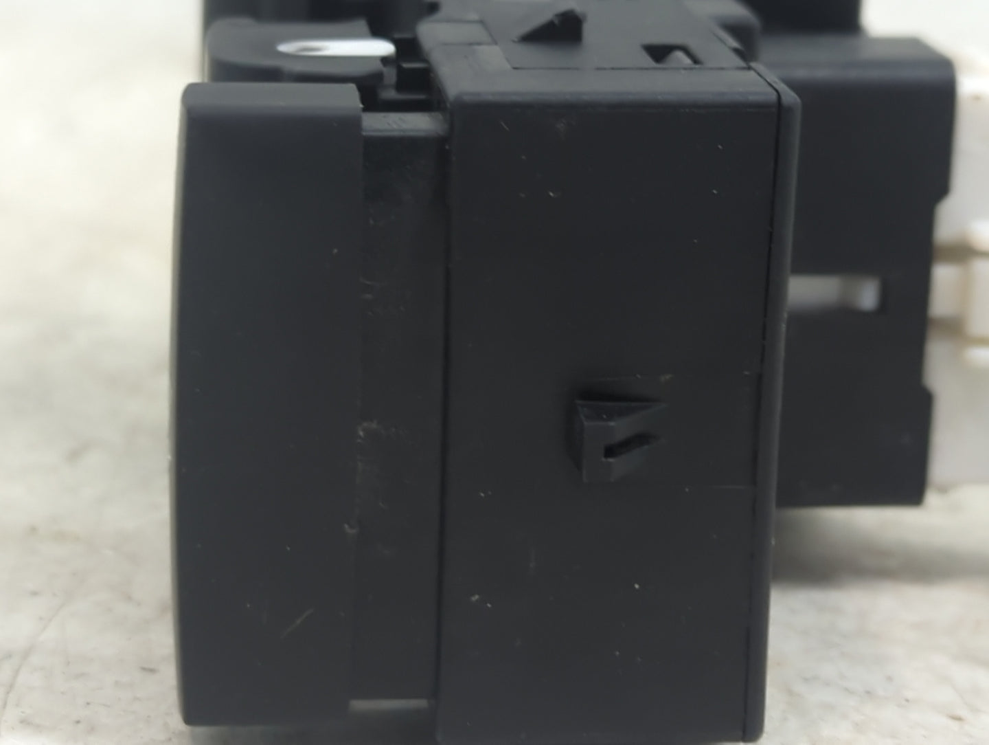 2015 Chevrolet Trax Master Power Window Switch Replacement Driver Side Left P/N:9518 8244 Fits OEM Used Auto Parts - Oemused