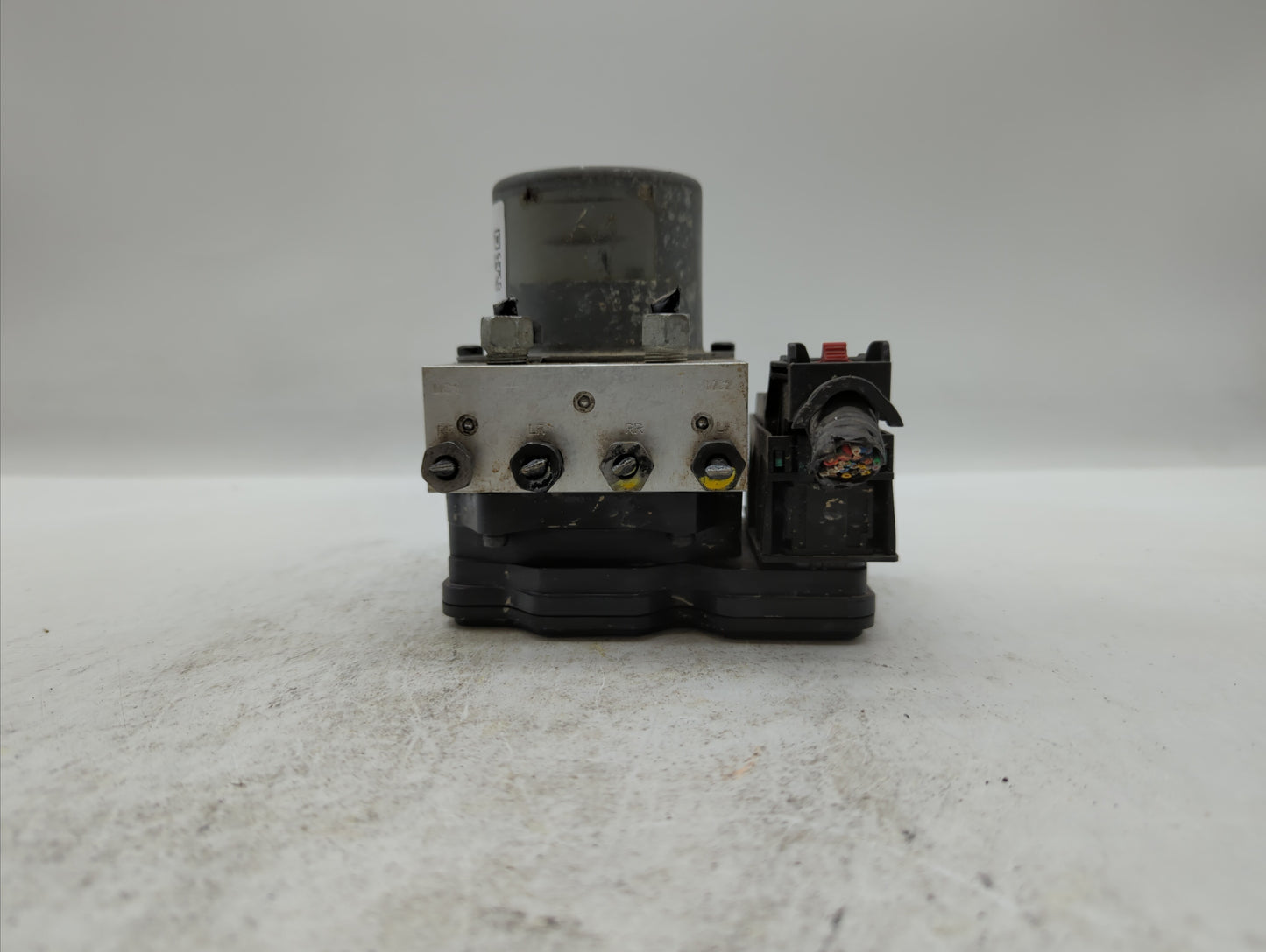2015 Chevrolet Trax ABS Pump Control Module Replacement P/N:94541506 688250455, 42403007 Fits OEM Used Auto Parts - Oemuseda