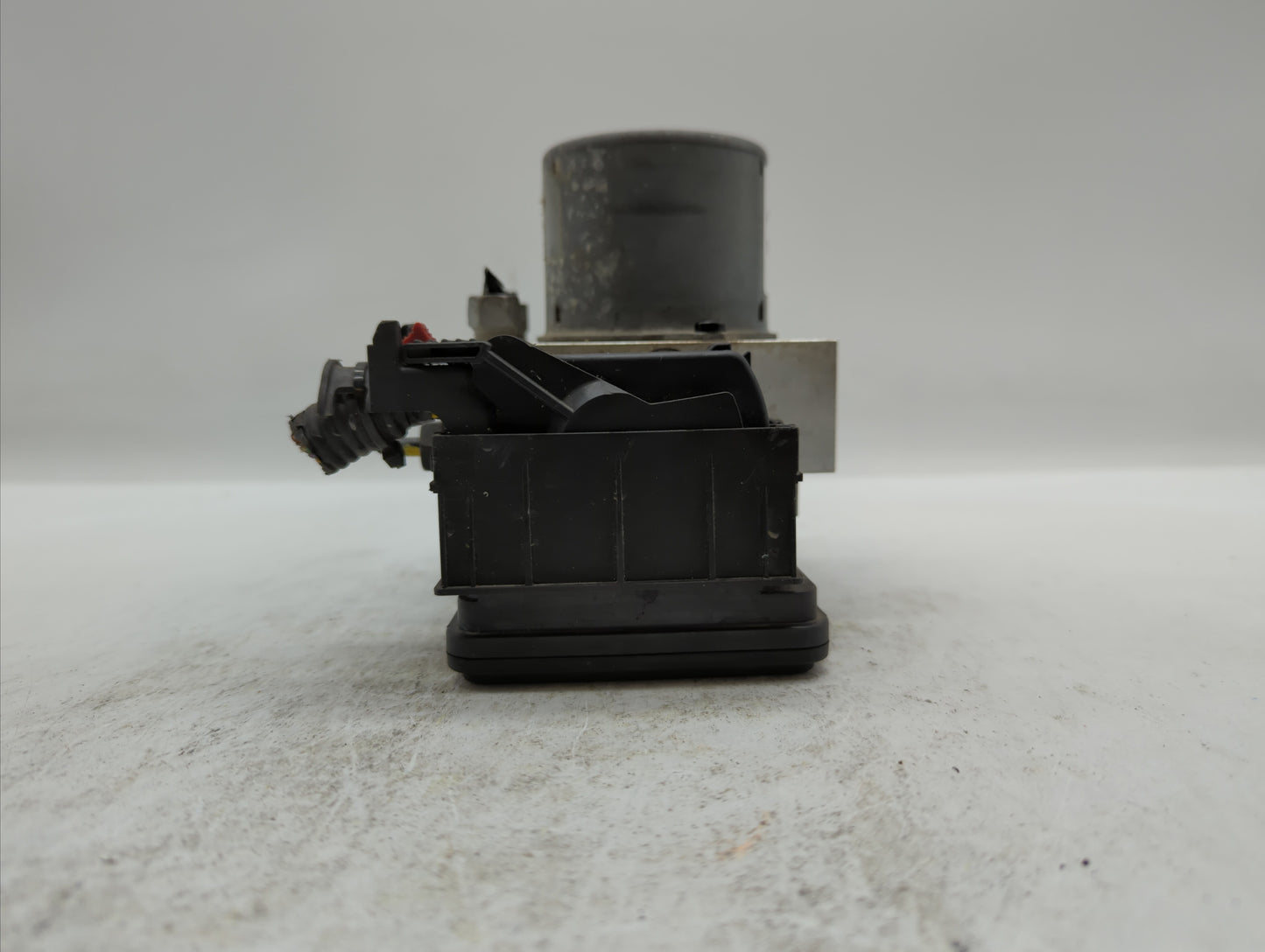 2015 Chevrolet Trax ABS Pump Control Module Replacement P/N:94541506 688250455, 42403007 Fits OEM Used Auto Parts - Oemuseda