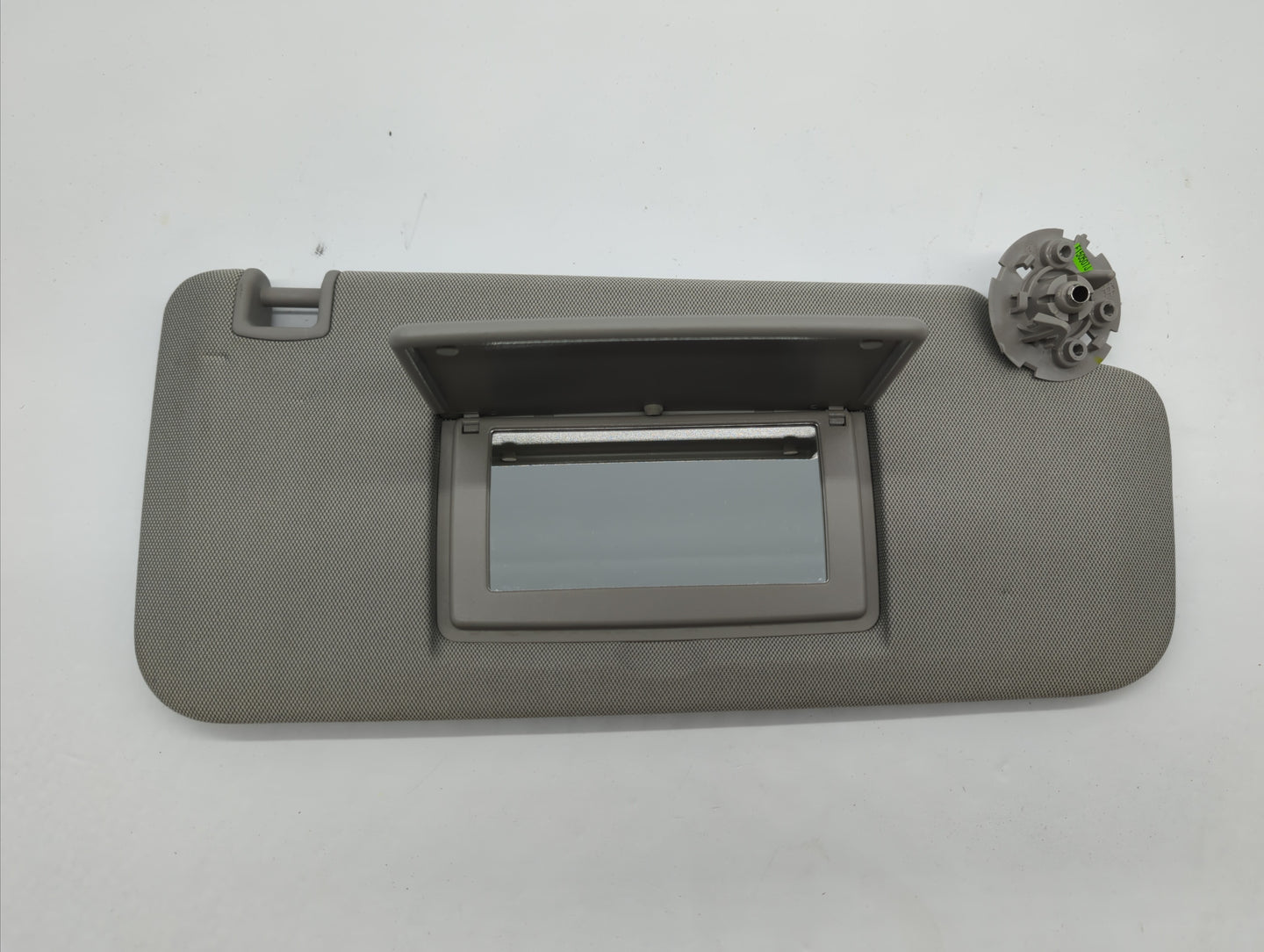 2015-2016 Chevrolet Trax Sun Visor Shade Replacement Passenger Right Mirror Fits Fits 2015 2016 OEM Used Auto Parts - Oemuse