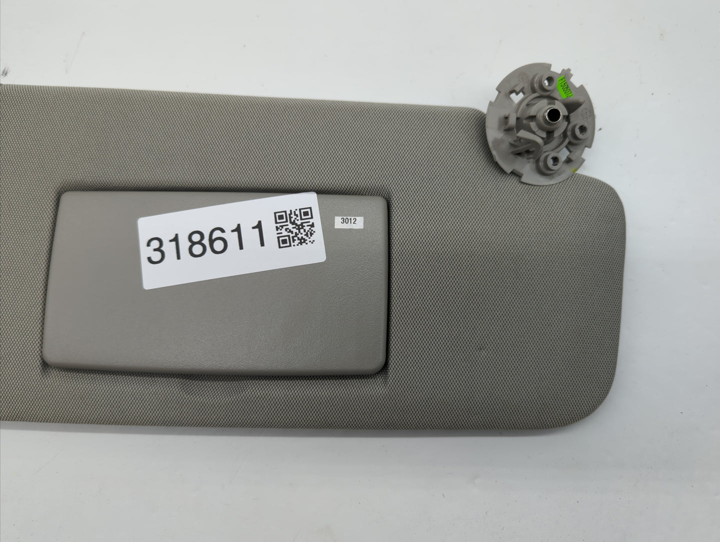 2015-2016 Chevrolet Trax Sun Visor Shade Replacement Passenger Right Mirror Fits Fits 2015 2016 OEM Used Auto Parts - Oemuse