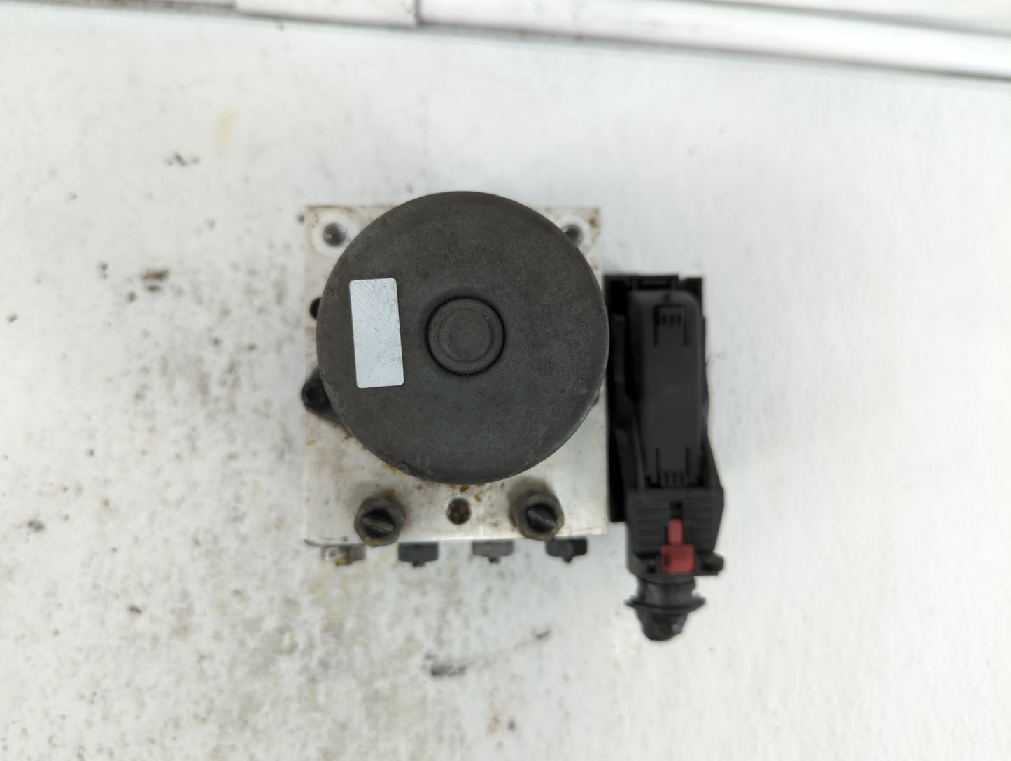 2015 Chevrolet Trax ABS Pump Control Module Replacement P/N:94541506 688250455, 42403007 Fits OEM Used Auto Parts - Oemuseda