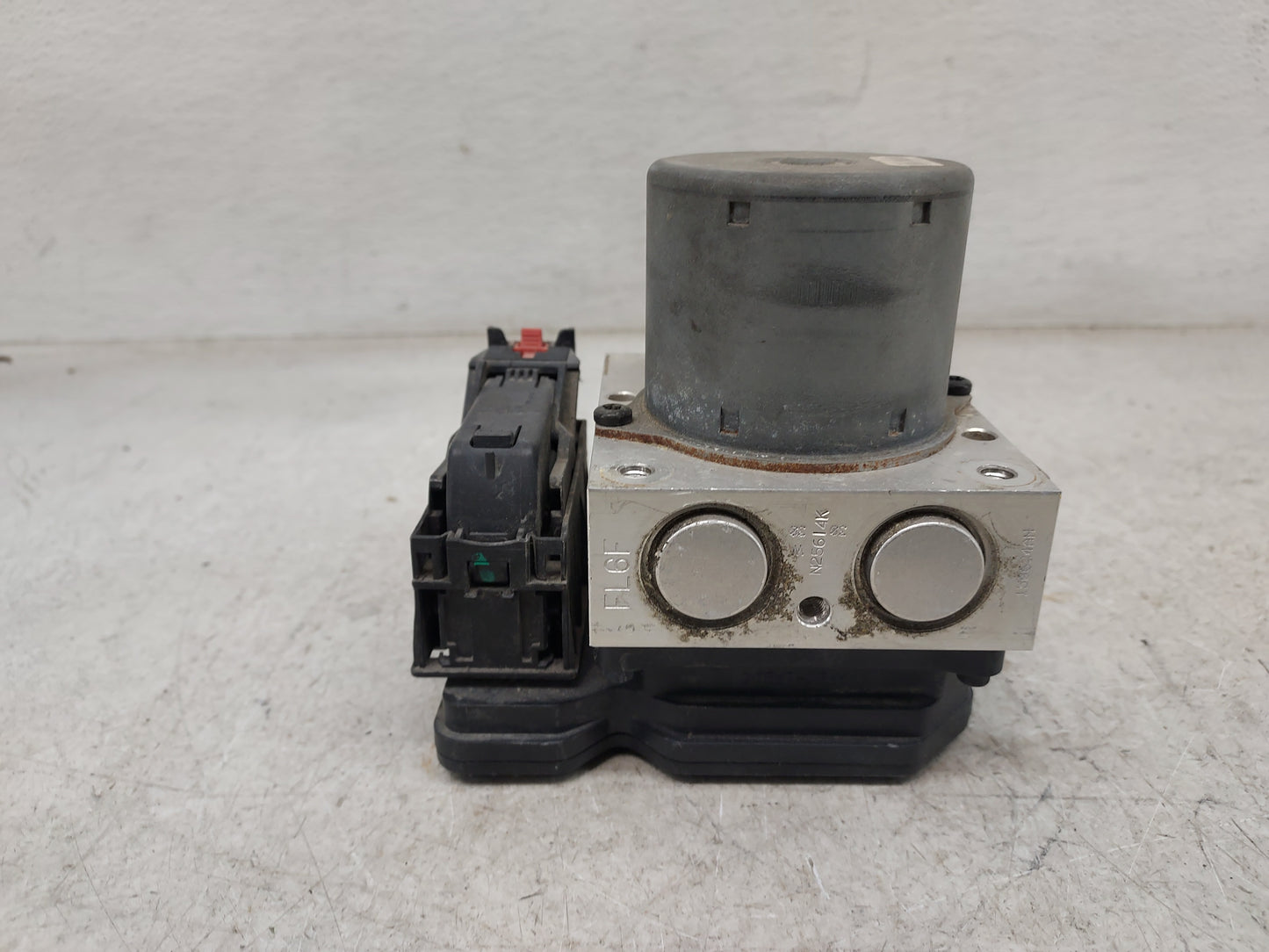2015 Chevrolet Trax ABS Pump Control Module Replacement P/N:688250455 94541506 Fits OEM Used Auto Parts - Oemusedautoparts1.