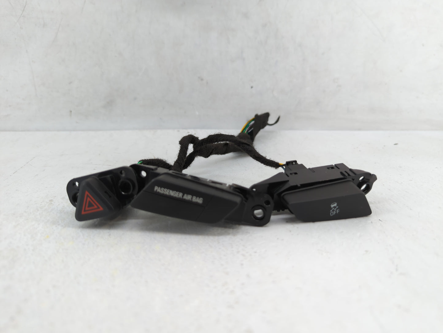 2015 Chevrolet Trax Hazard Switch 95016188 - Oemusedautoparts1.com