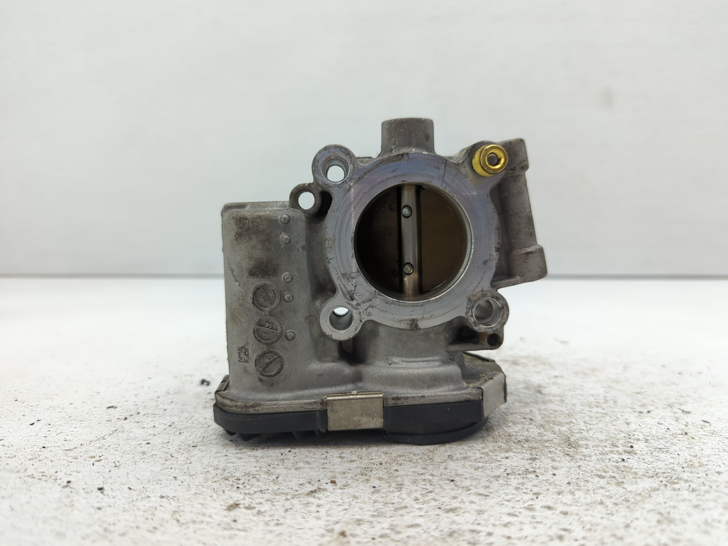 2013-2021 Chevrolet Trax Throttle Body P/N:55581662 Fits Fits 2011 2012 2013 2014 2015 2016 2017 2018 2019 2020 2021 OEM Use