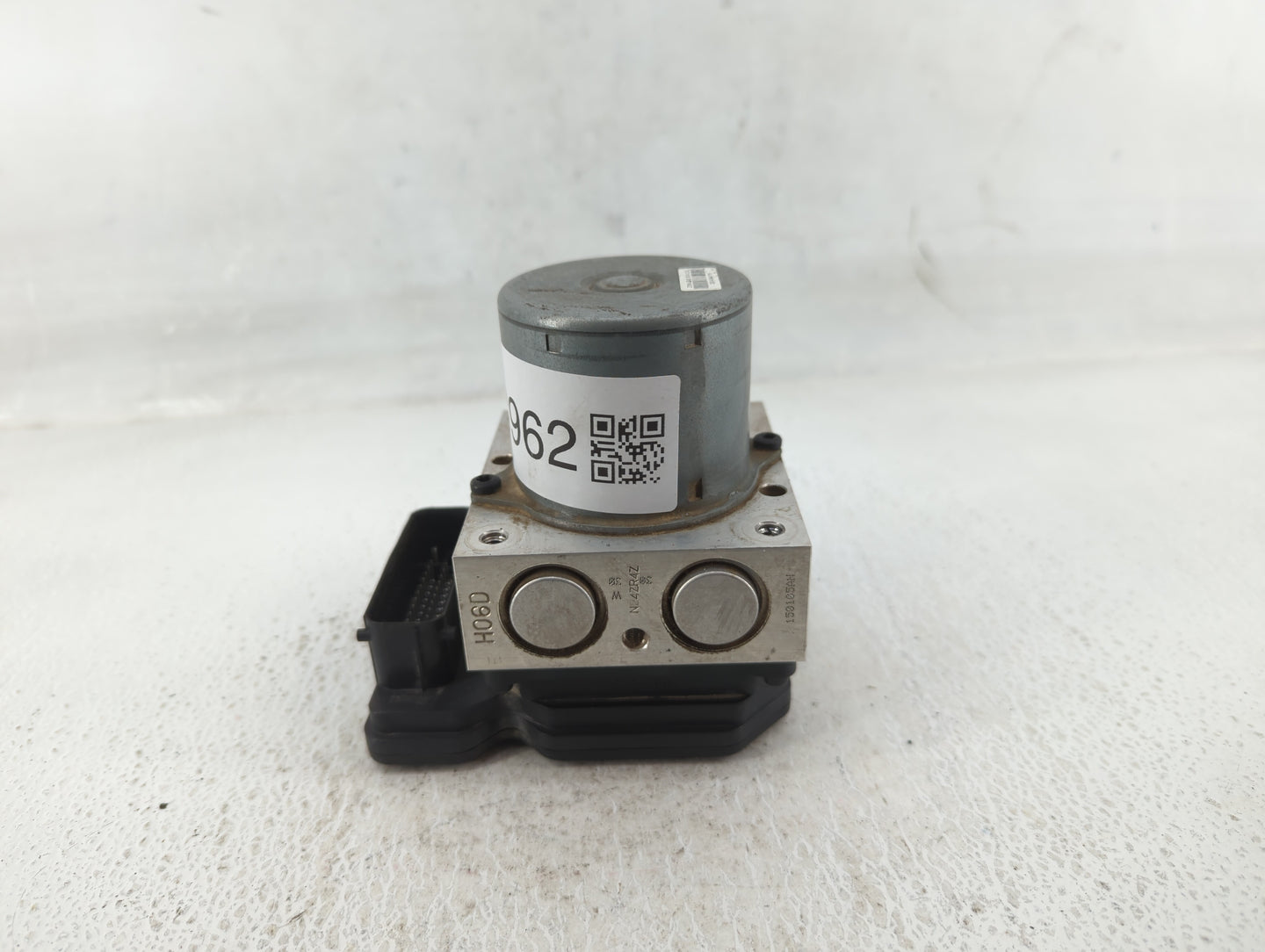 2015 Chevrolet Trax ABS Pump Control Module Replacement P/N:688250455 94541506 Fits OEM Used Auto Parts - Oemusedautoparts1.