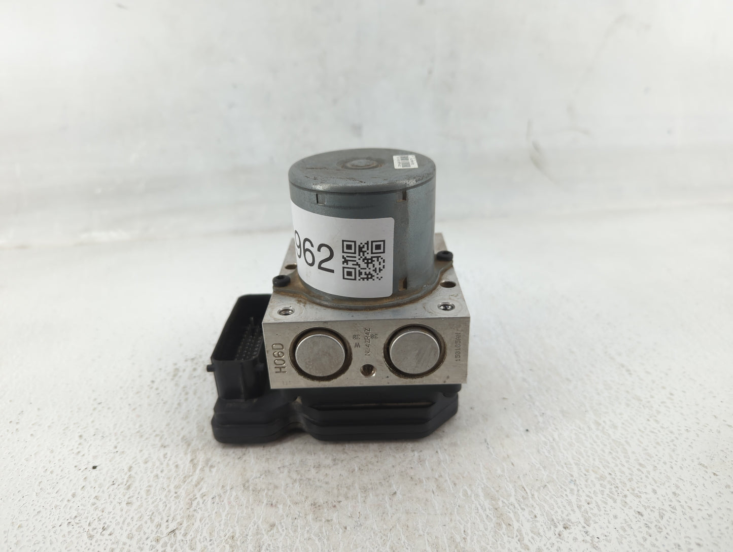 2015 Chevrolet Trax ABS Pump Control Module Replacement P/N:688250455 94541506 Fits OEM Used Auto Parts - Oemusedautoparts1.