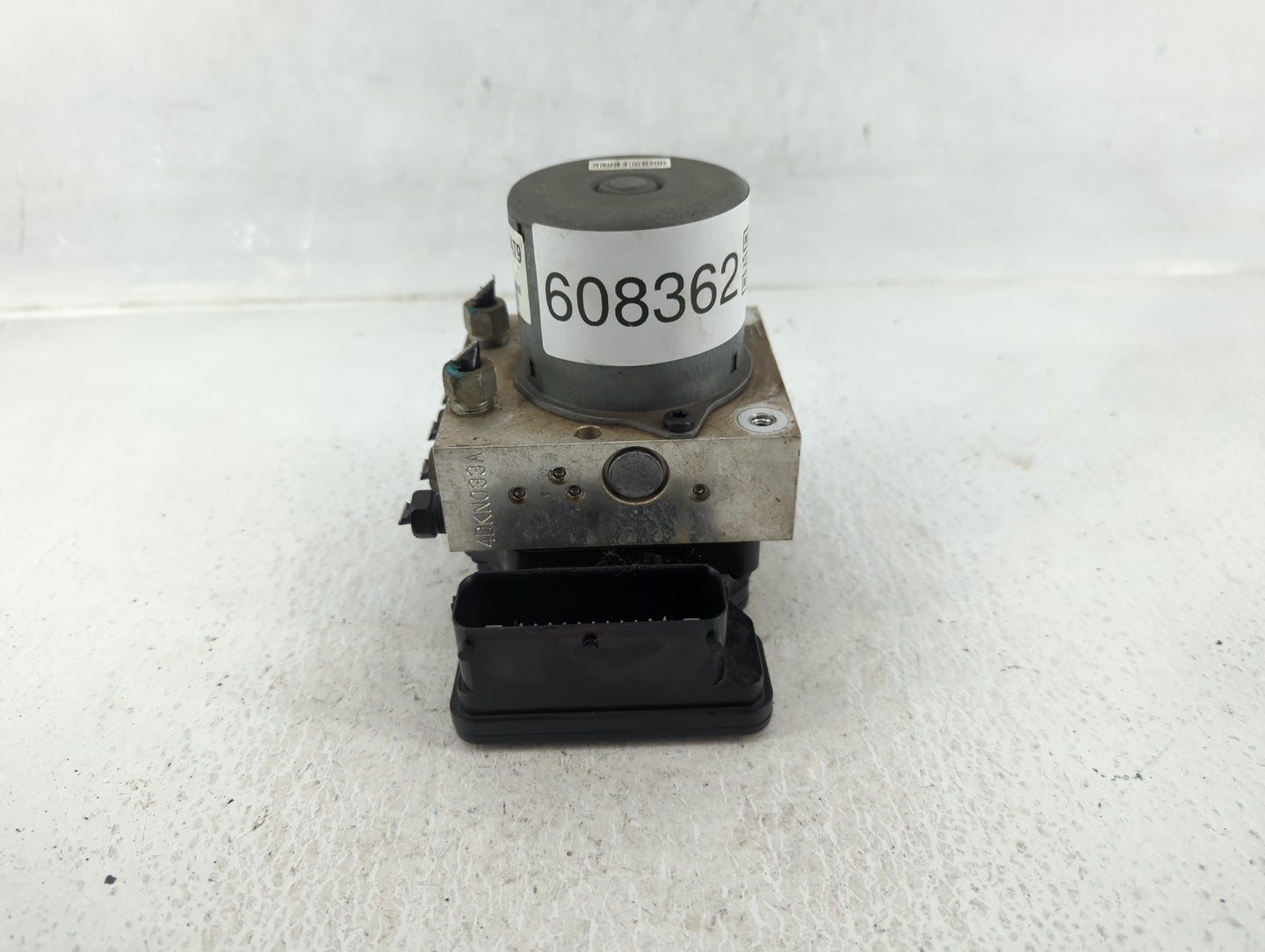 2015 Chevrolet Trax ABS Pump Control Module Replacement P/N:94541506 Fits OEM Used Auto Parts - Oemusedautoparts1.com