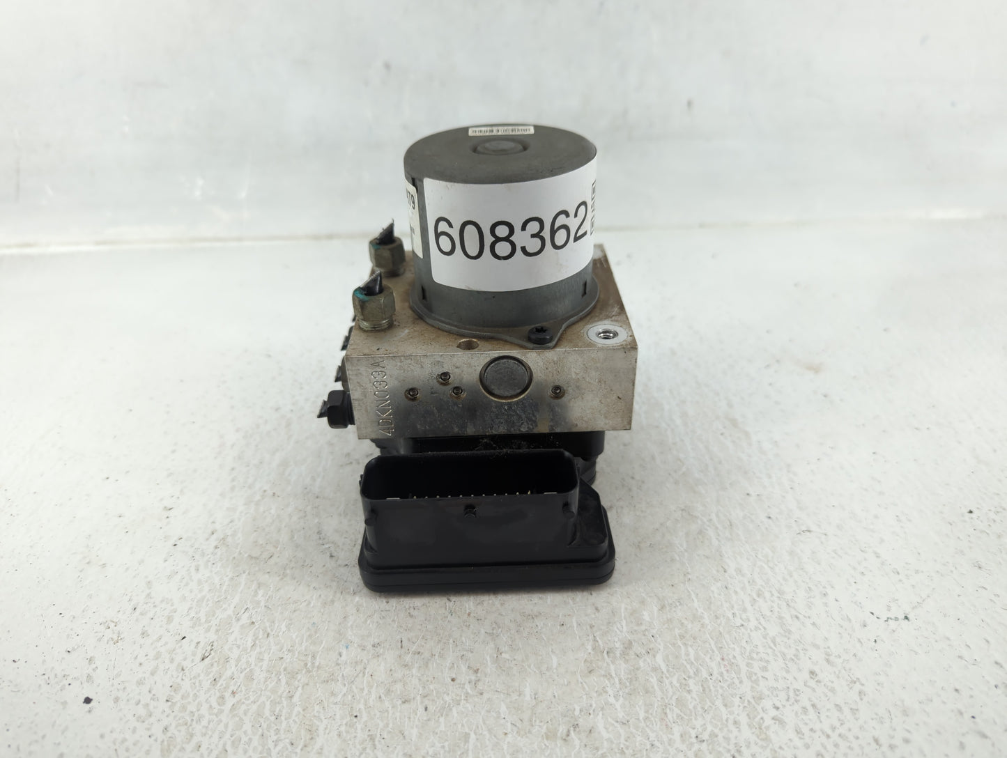 2015 Chevrolet Trax ABS Pump Control Module Replacement P/N:94541506 Fits OEM Used Auto Parts - Oemusedautoparts1.com