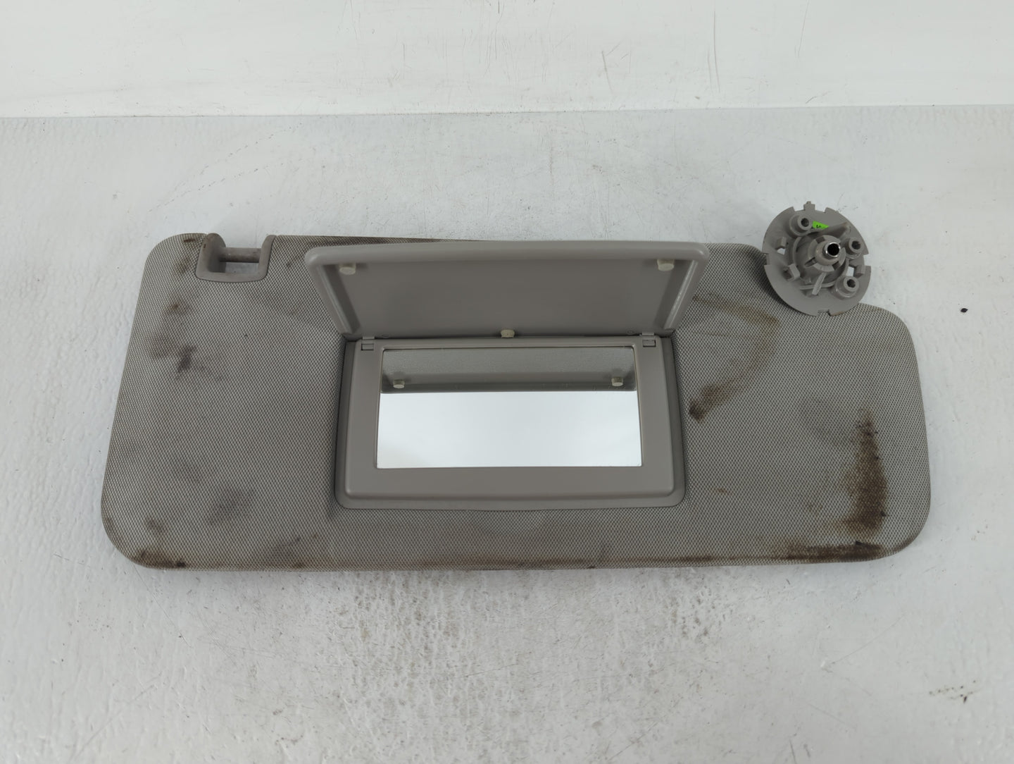 2015-2016 Chevrolet Trax Sun Visor Shade Replacement Passenger Right Mirror Fits Fits 2015 2016 OEM Used Auto Parts - Oemuse