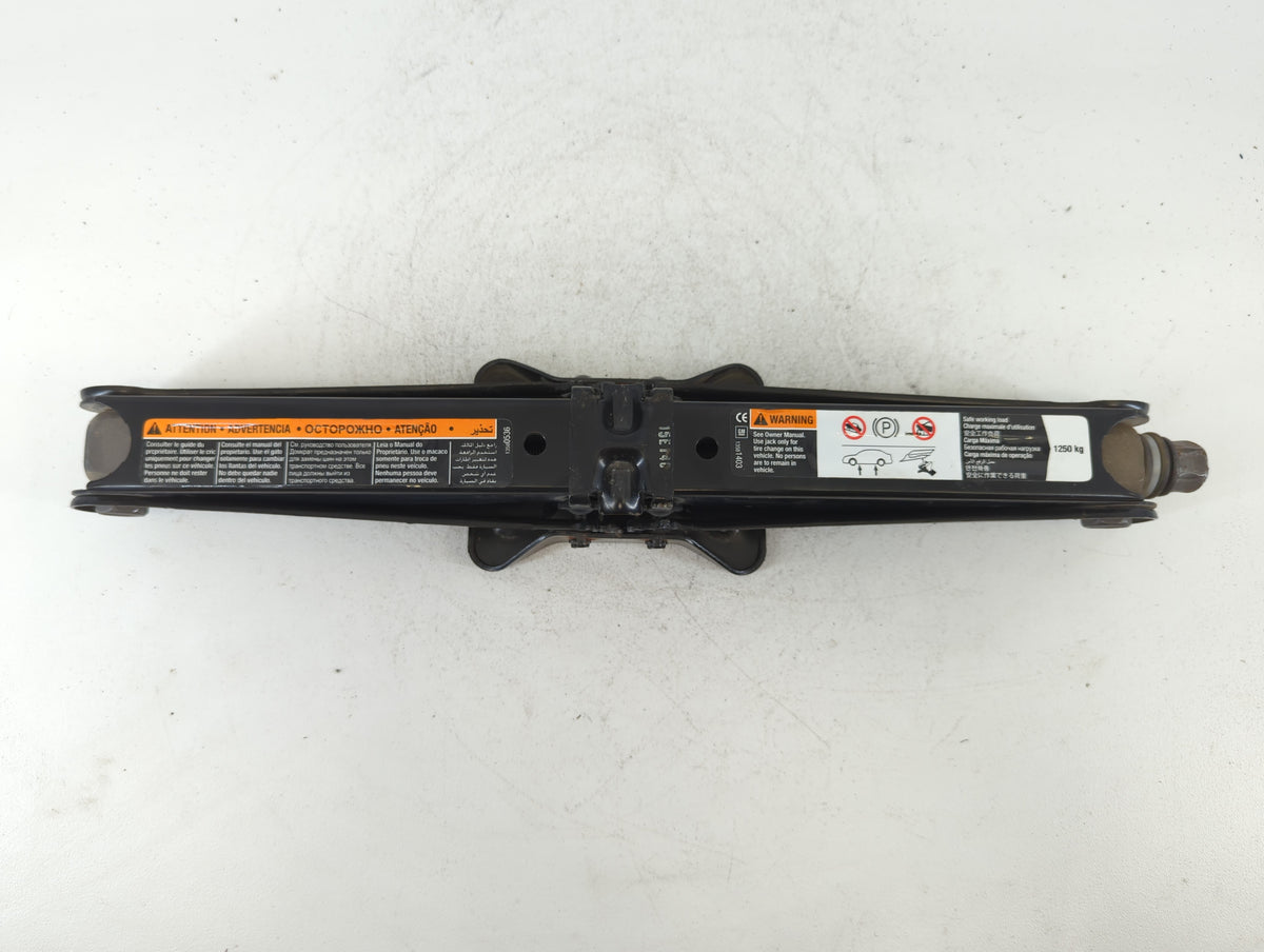 2015 Chevrolet Trax Spare Scissor Car Jack 664217 - Oemusedautoparts1.com
