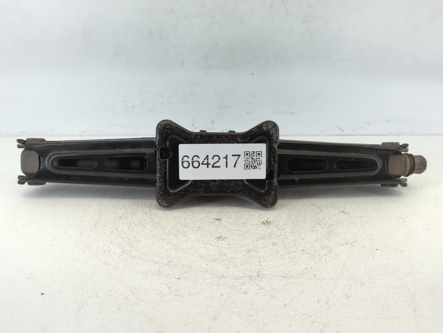 2015 Chevrolet Trax Spare Scissor Car Jack - Oemusedautoparts1.com