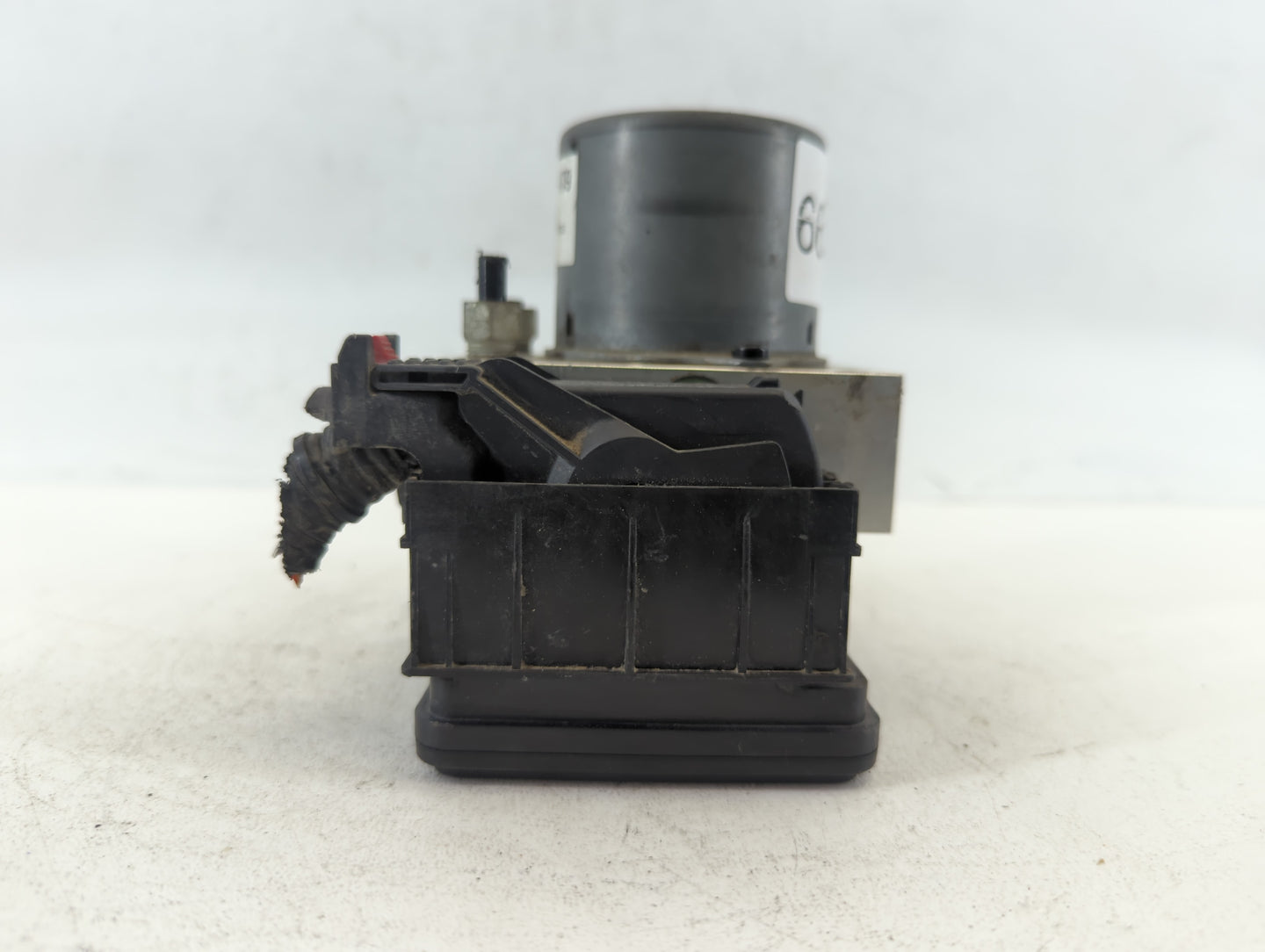 2015 Chevrolet Trax ABS Pump Control Module Replacement P/N:94541506 Fits OEM Used Auto Parts - Oemusedautoparts1.com