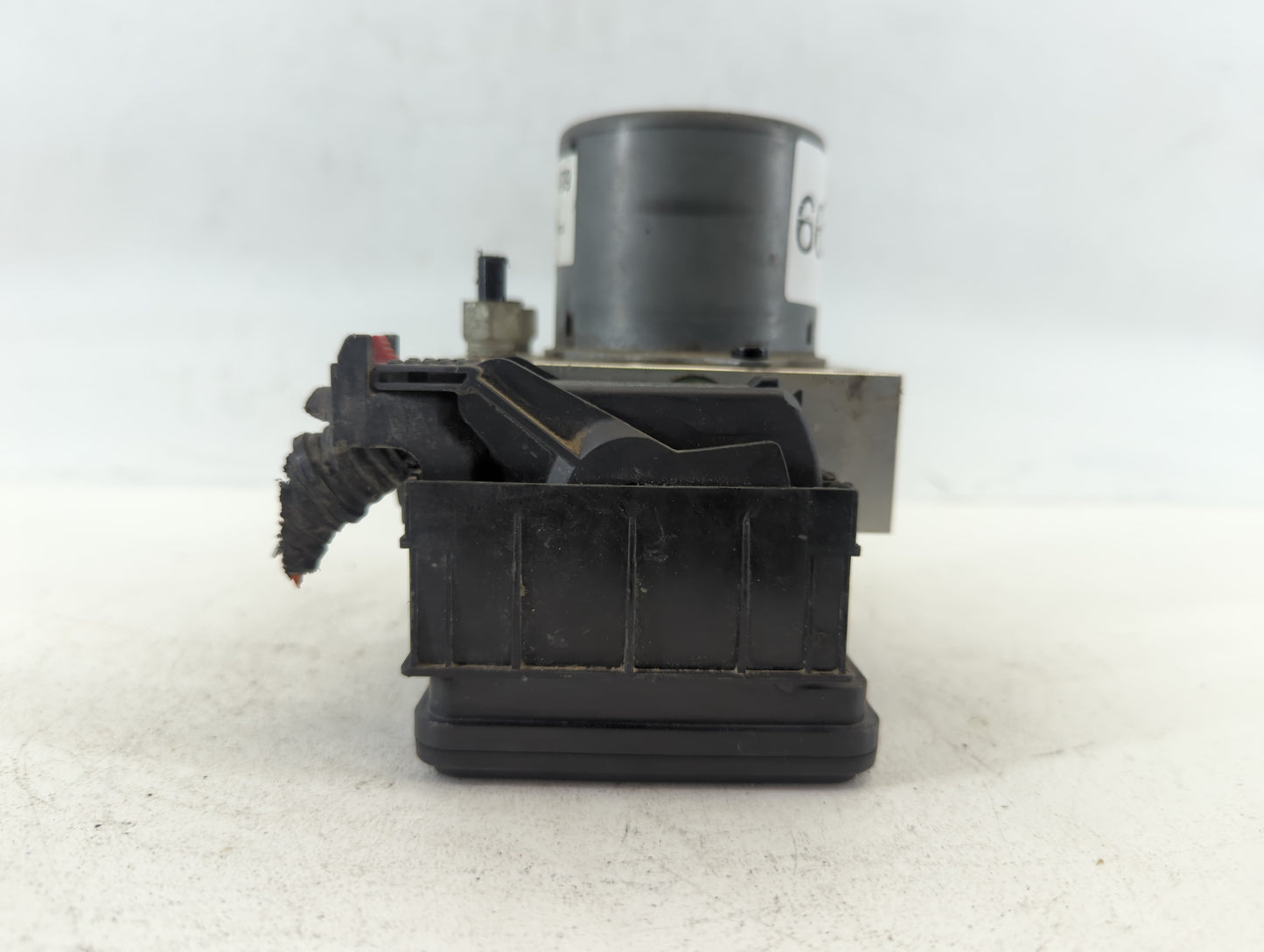 2015 Chevrolet Trax ABS Pump Control Module Replacement P/N:94541506 Fits OEM Used Auto Parts - Oemusedautoparts1.com
