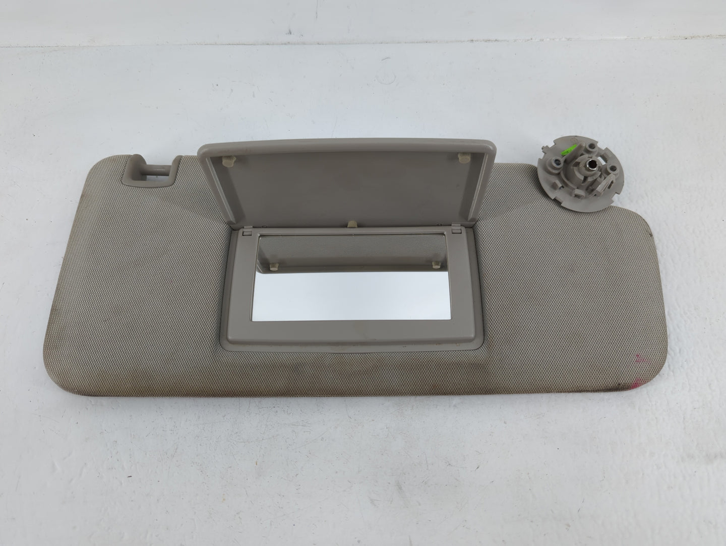 2015-2016 Chevrolet Trax Sun Visor Shade Replacement Passenger Right Mirror Fits Fits 2015 2016 OEM Used Auto Parts - Oemuse