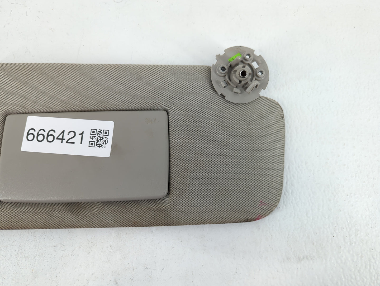 2015-2016 Chevrolet Trax Sun Visor Shade Replacement Passenger Right Mirror Fits Fits 2015 2016 OEM Used Auto Parts - Oemuse