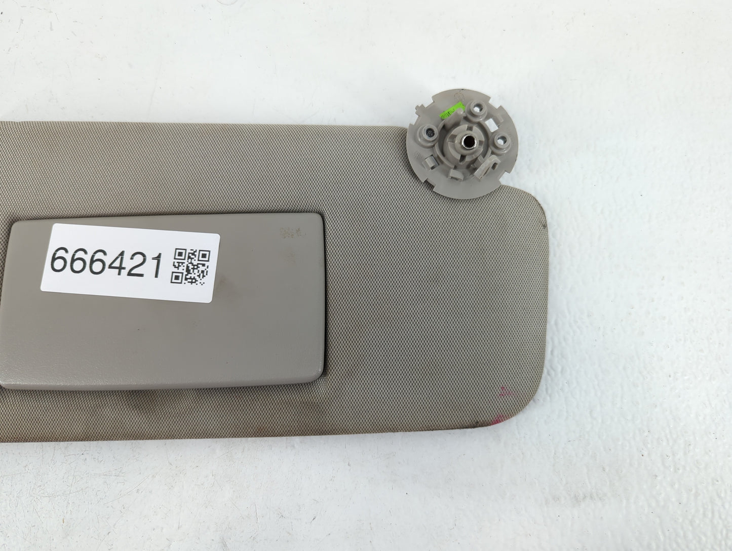 2015-2016 Chevrolet Trax Sun Visor Shade Replacement Passenger Right Mirror Fits Fits 2015 2016 OEM Used Auto Parts - Oemuse