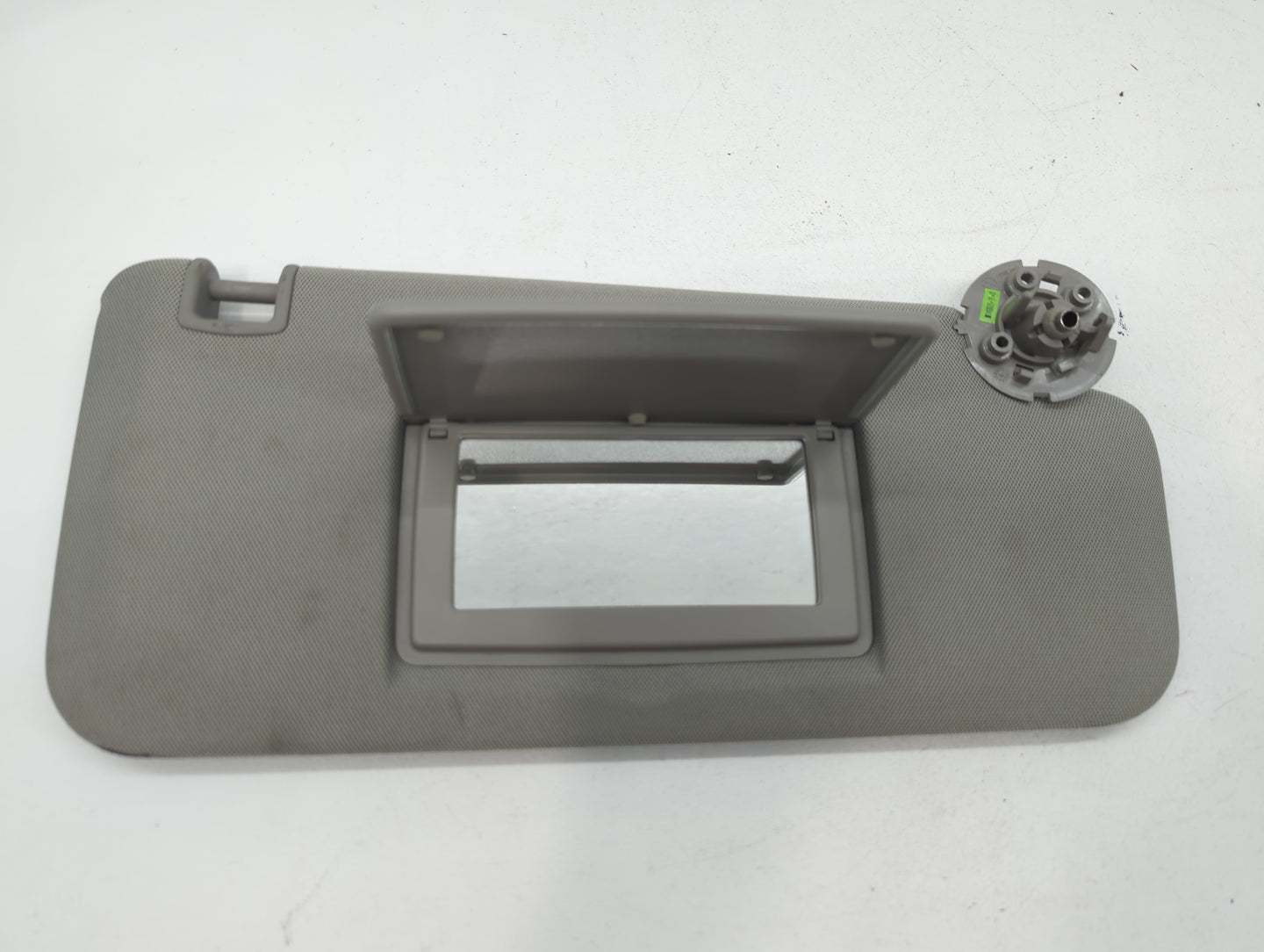 2015-2016 Chevrolet Trax Sun Visor Shade Replacement Passenger Right Mirror Fits Fits 2015 2016 OEM Used Auto Parts - Oemuse