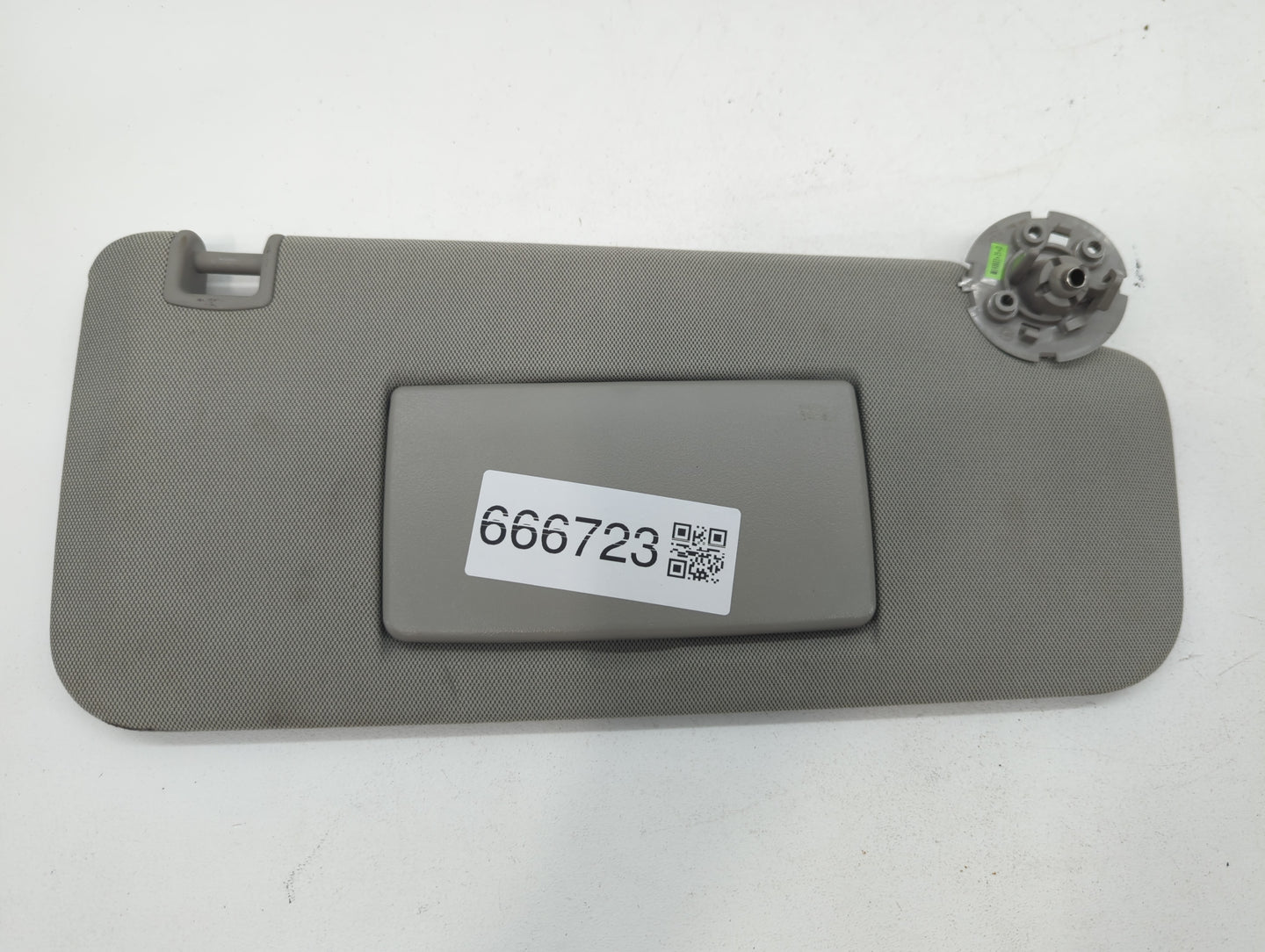 2015-2016 Chevrolet Trax Sun Visor Shade Replacement Passenger Right Mirror Fits Fits 2015 2016 OEM Used Auto Parts - Oemuse